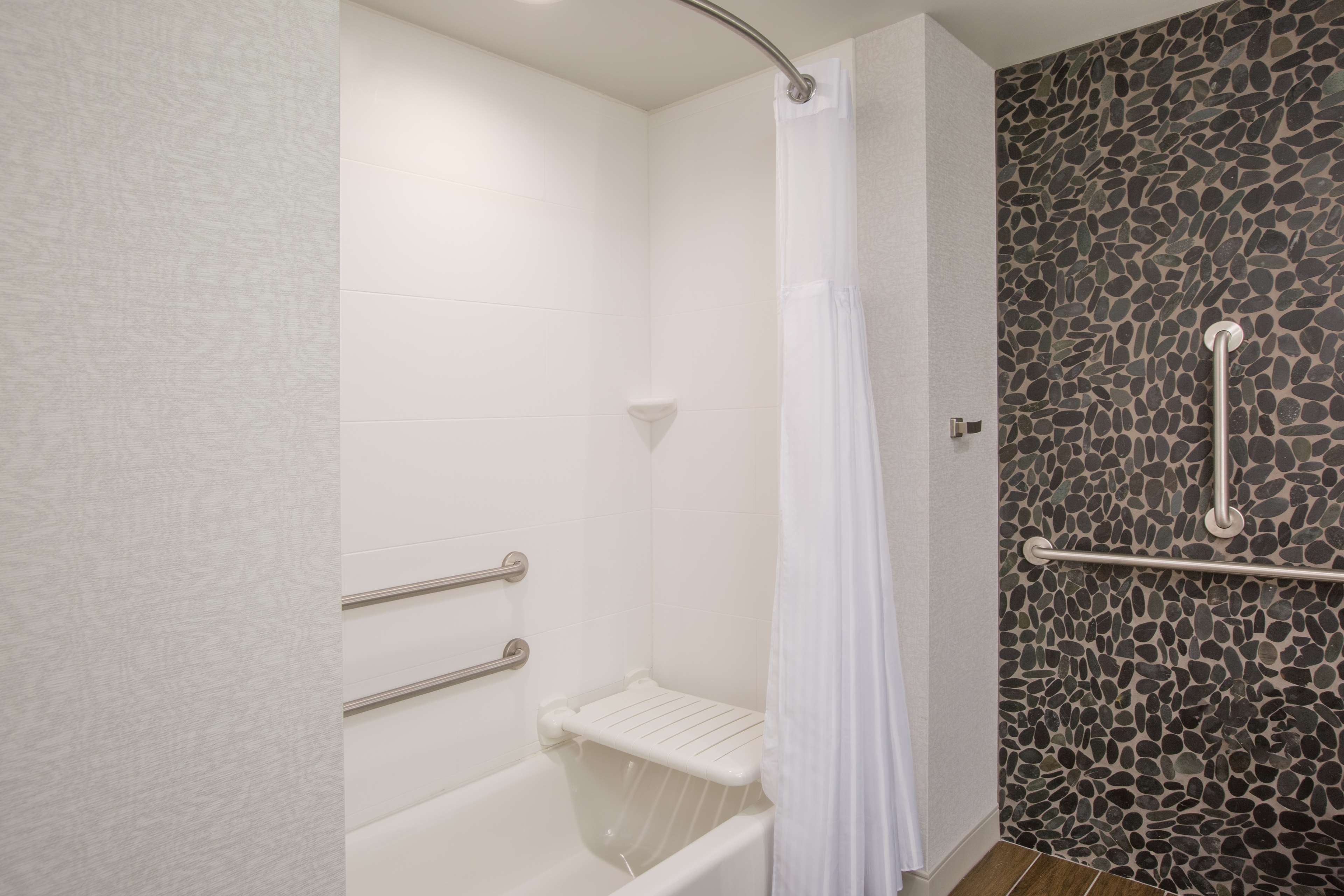 Hilton Garden Inn Olympia, WA Room Type - 2 QN HEARING ACCESSIBLE