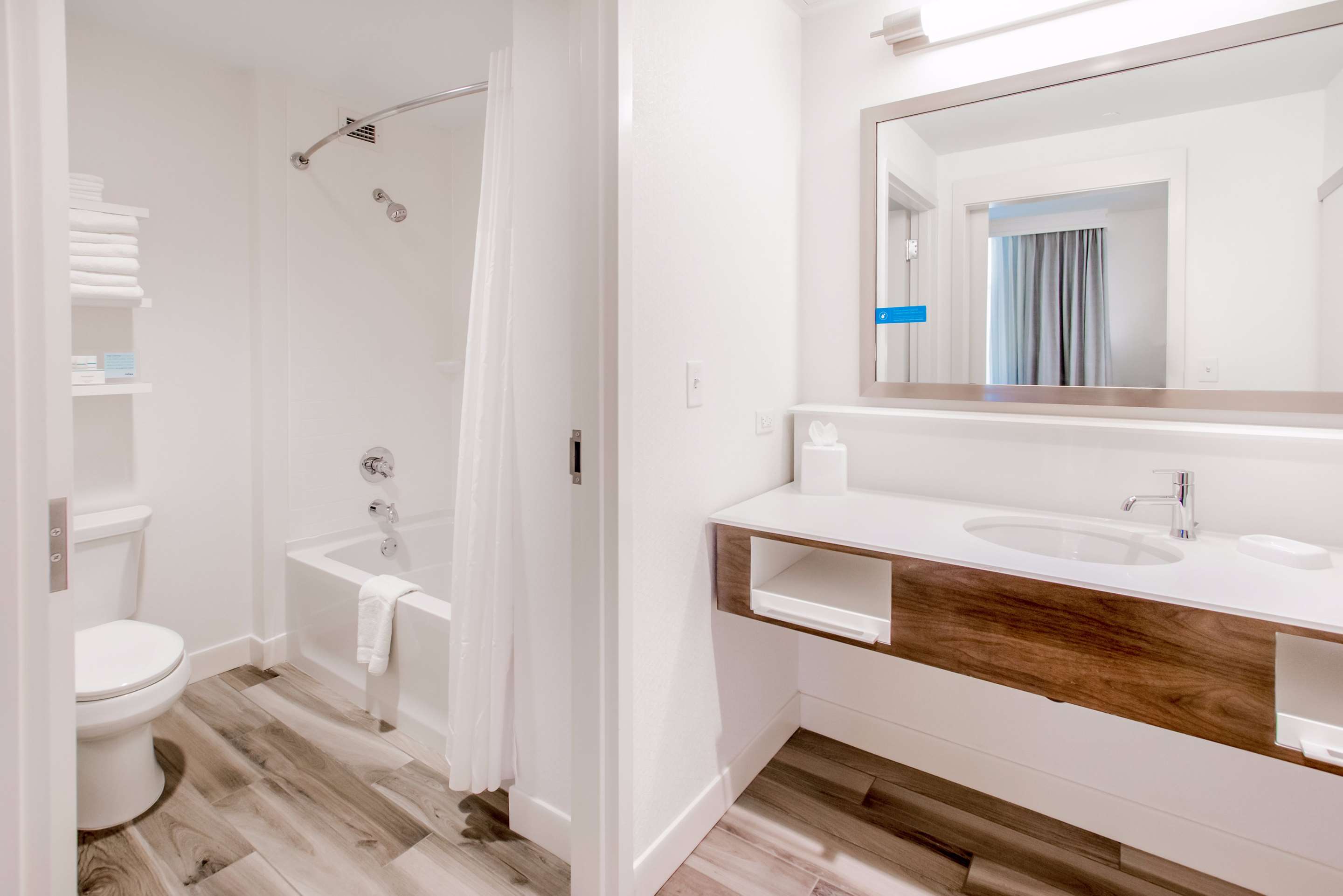 Guest room bath