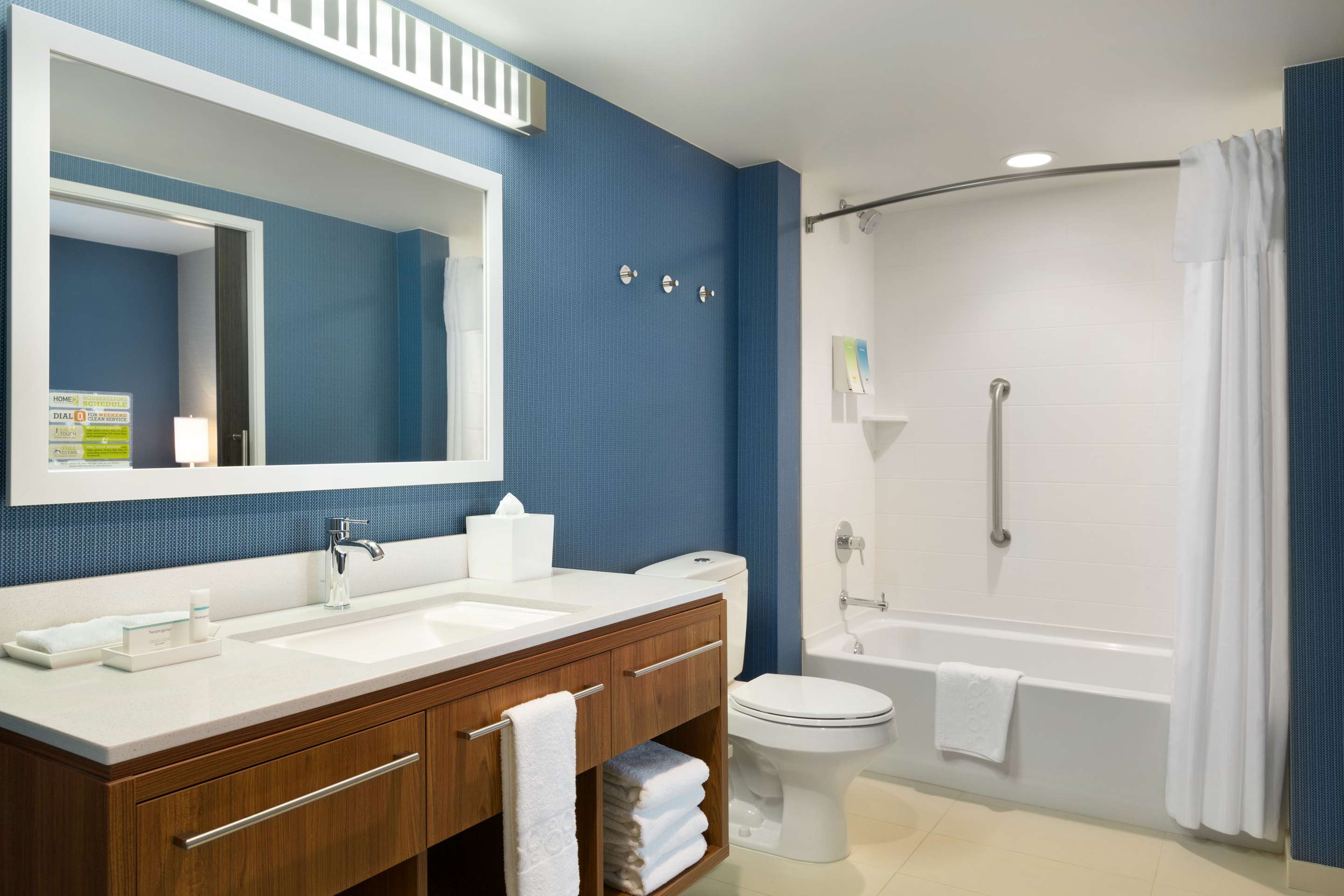 Guest room bath