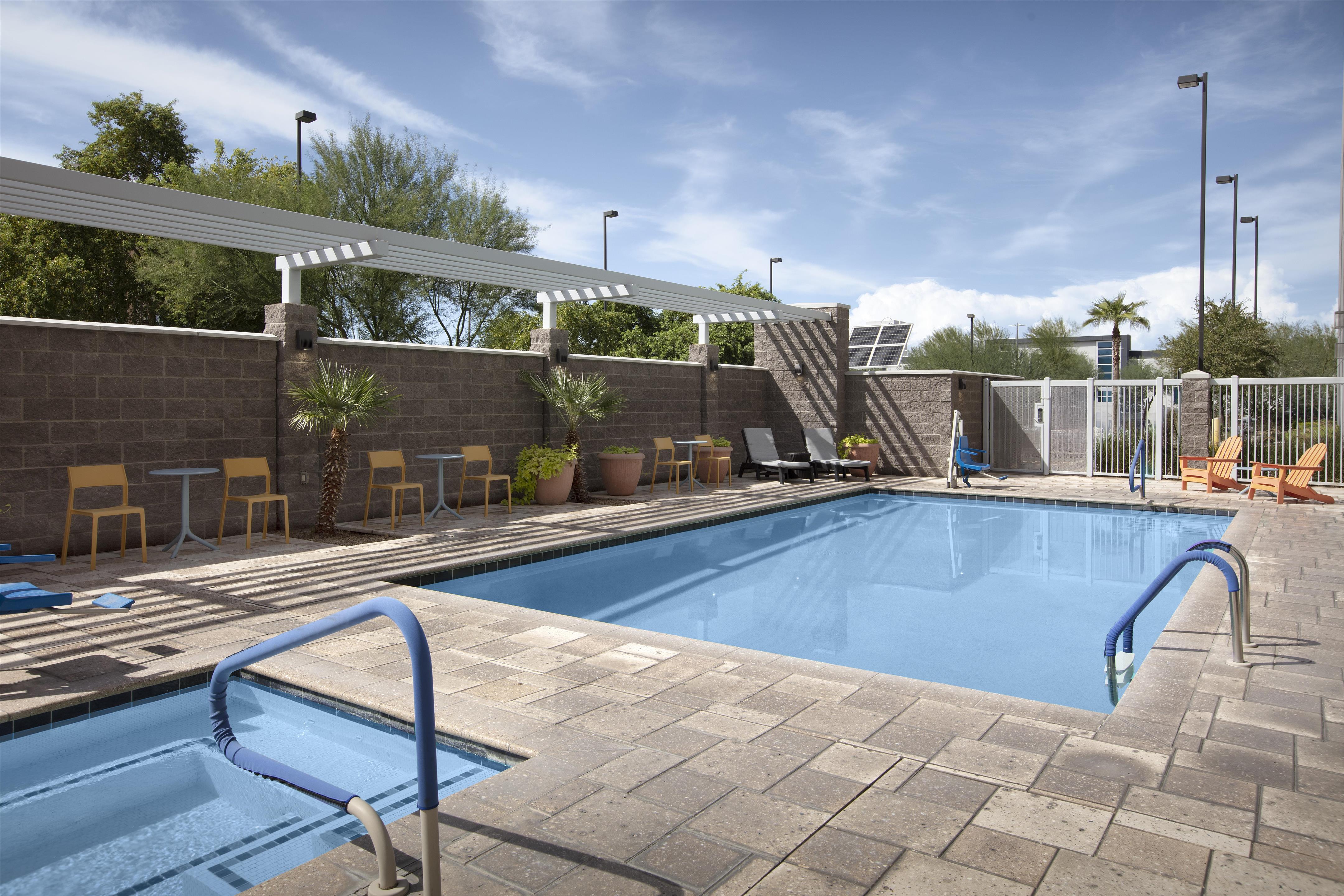 Pool | Home2 Suites by Hilton Glendale - Westgate
