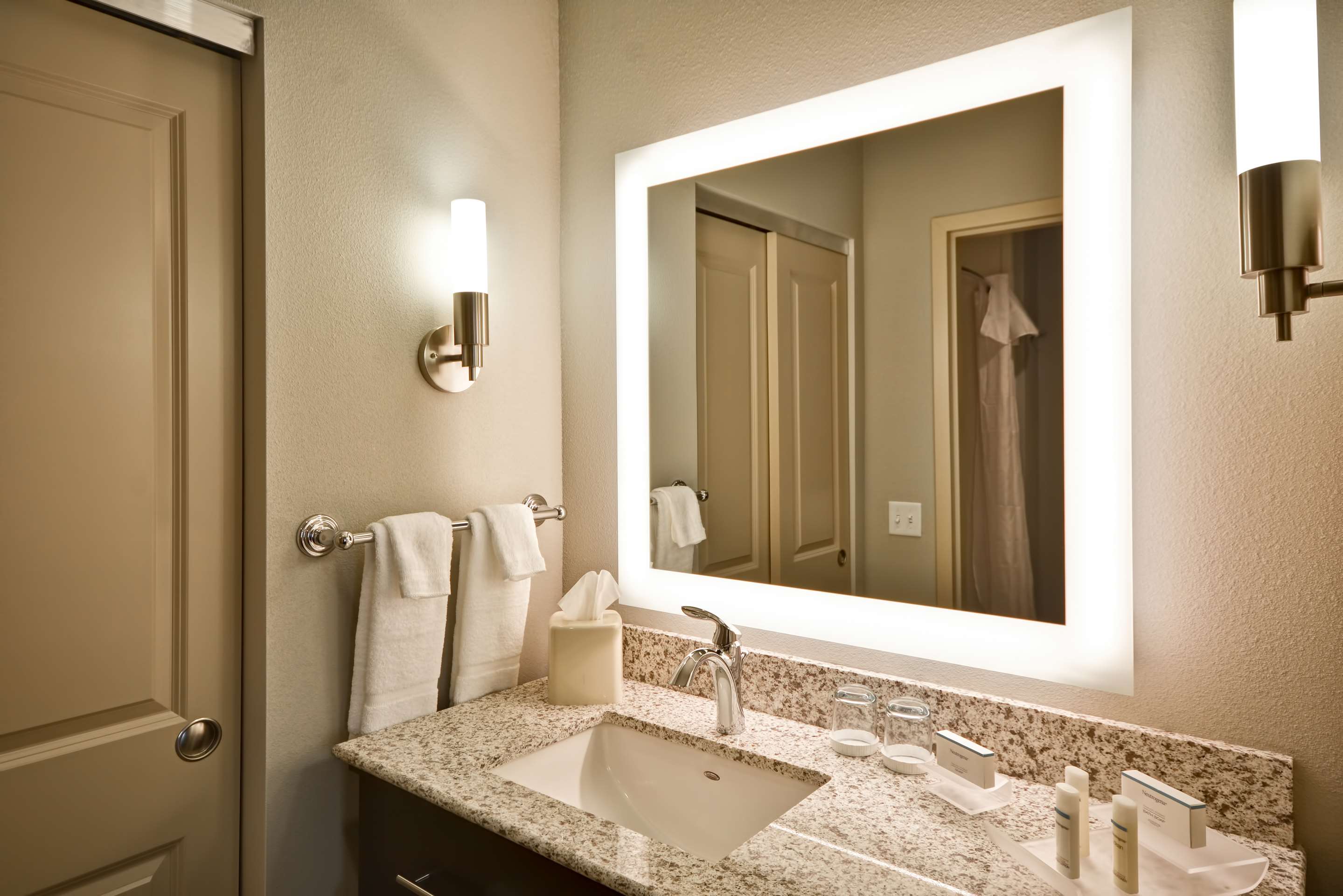 Guest room bath