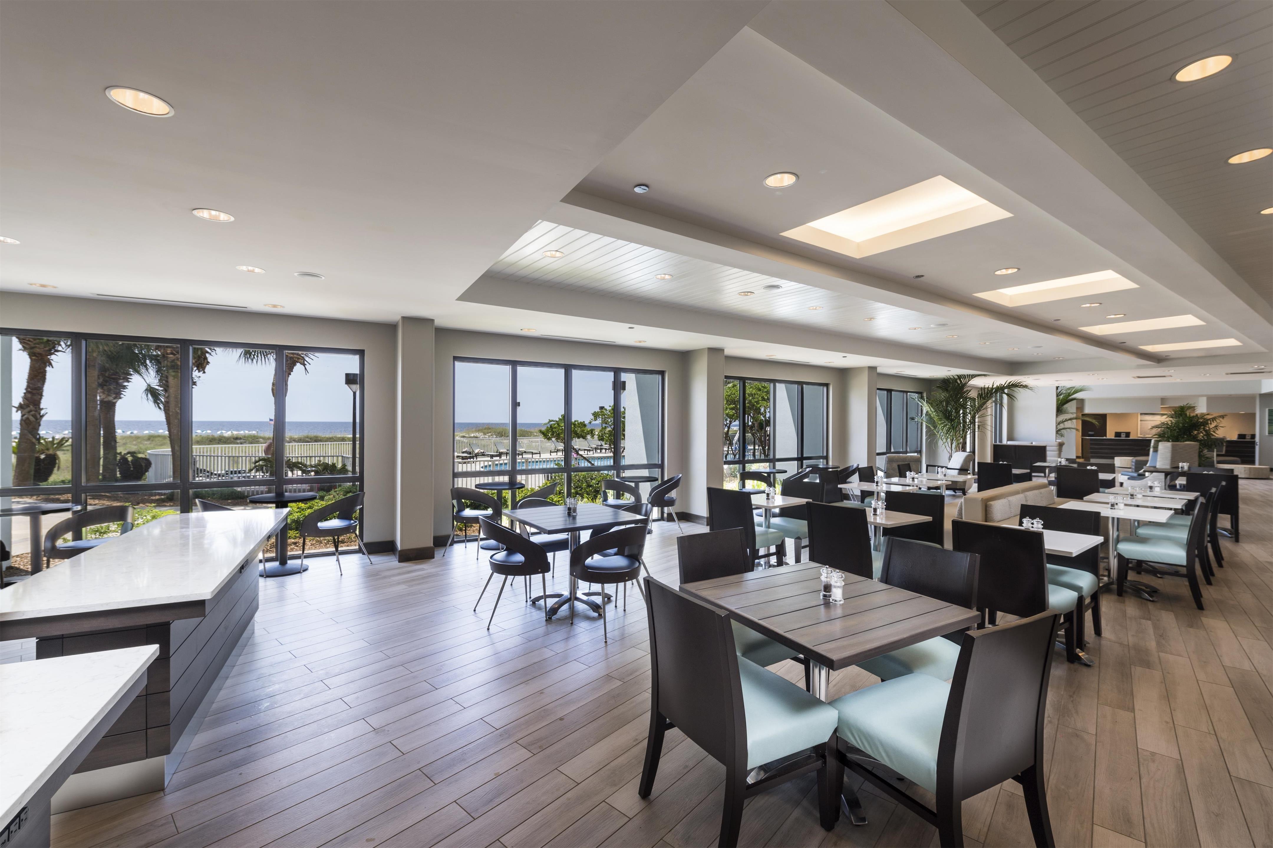 BarLounge | Island House Hotel Orange Beach - a DoubleTree by Hilton