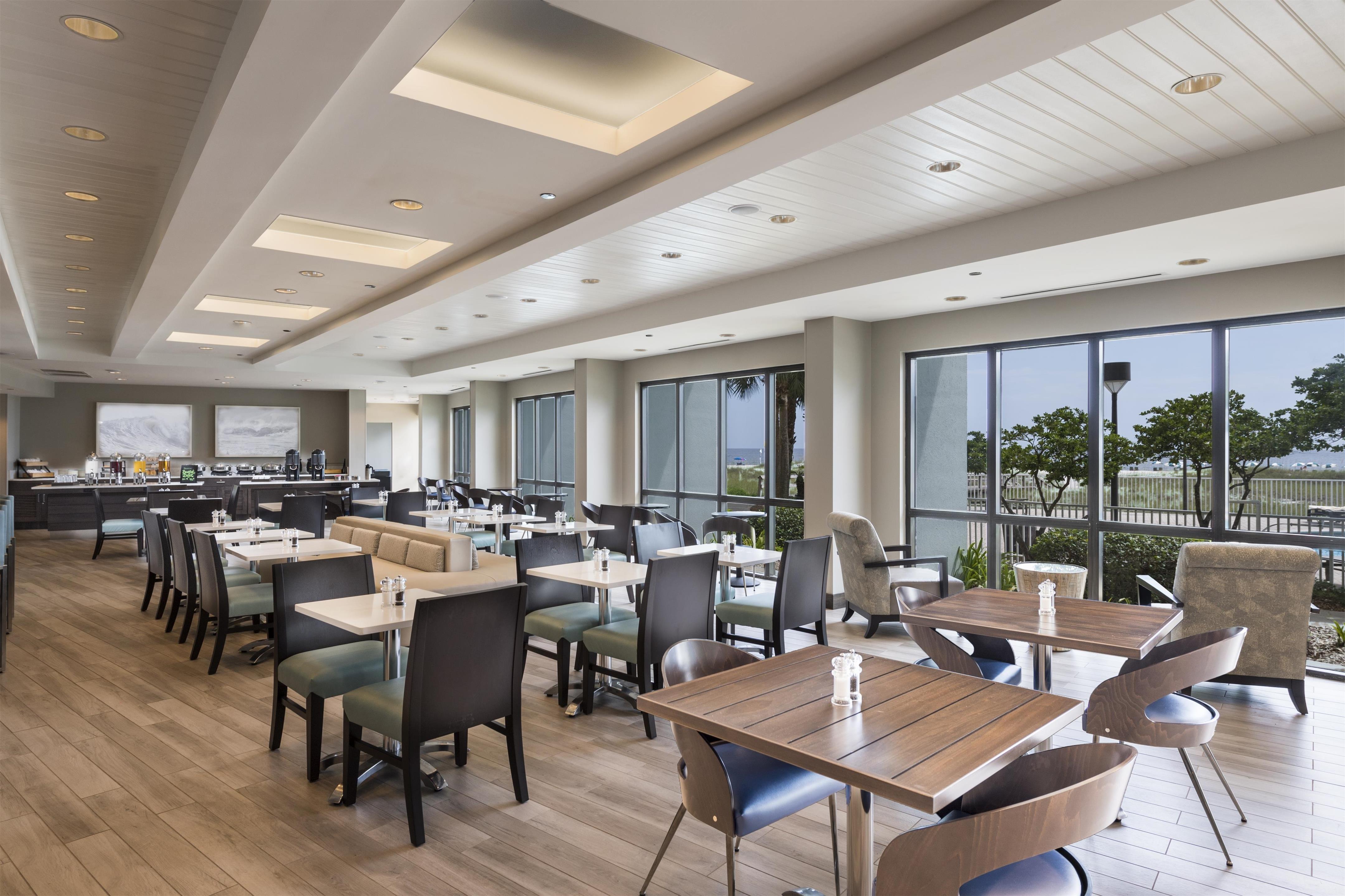 BarLounge | Island House Hotel Orange Beach - a DoubleTree by Hilton