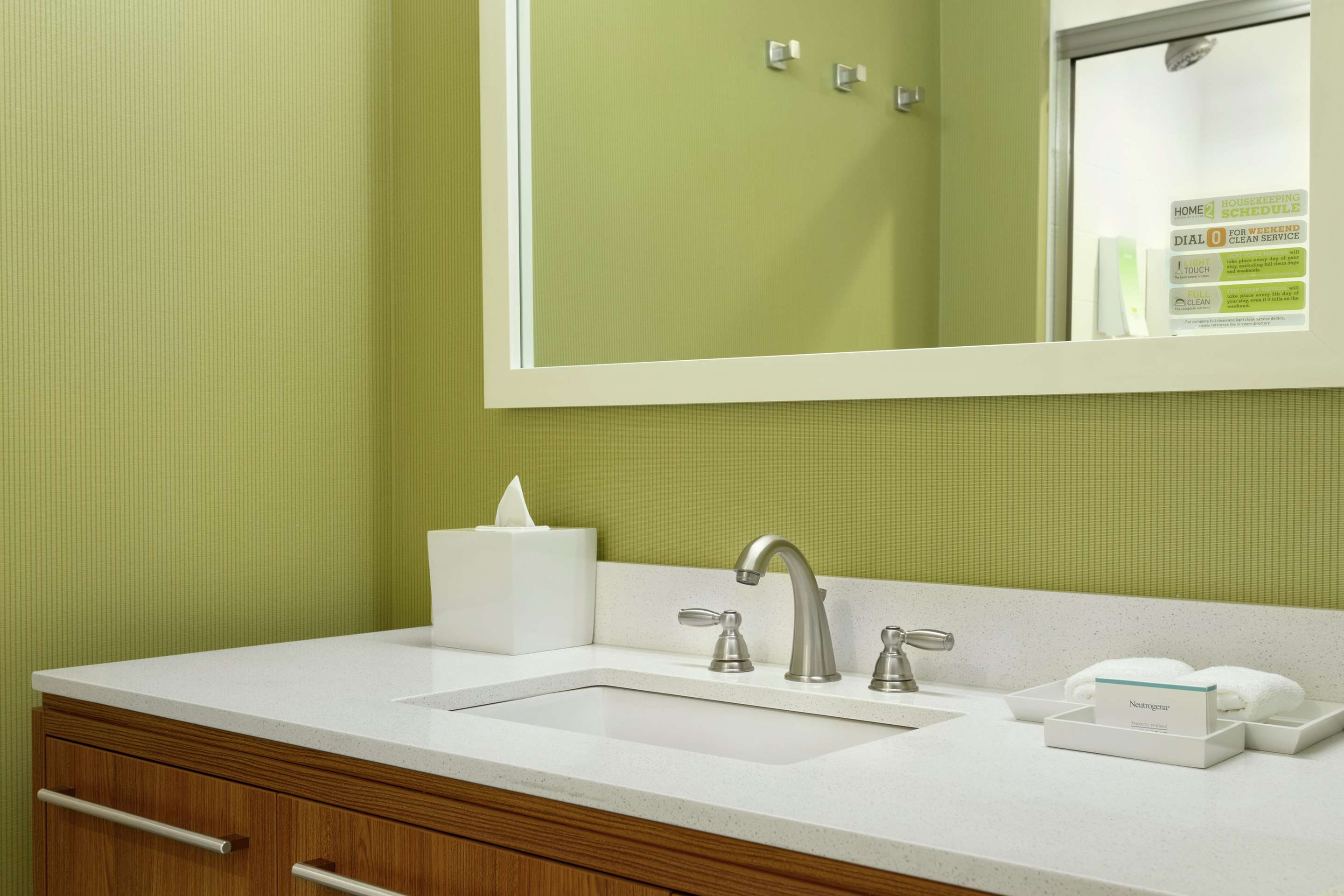 Guest room bath