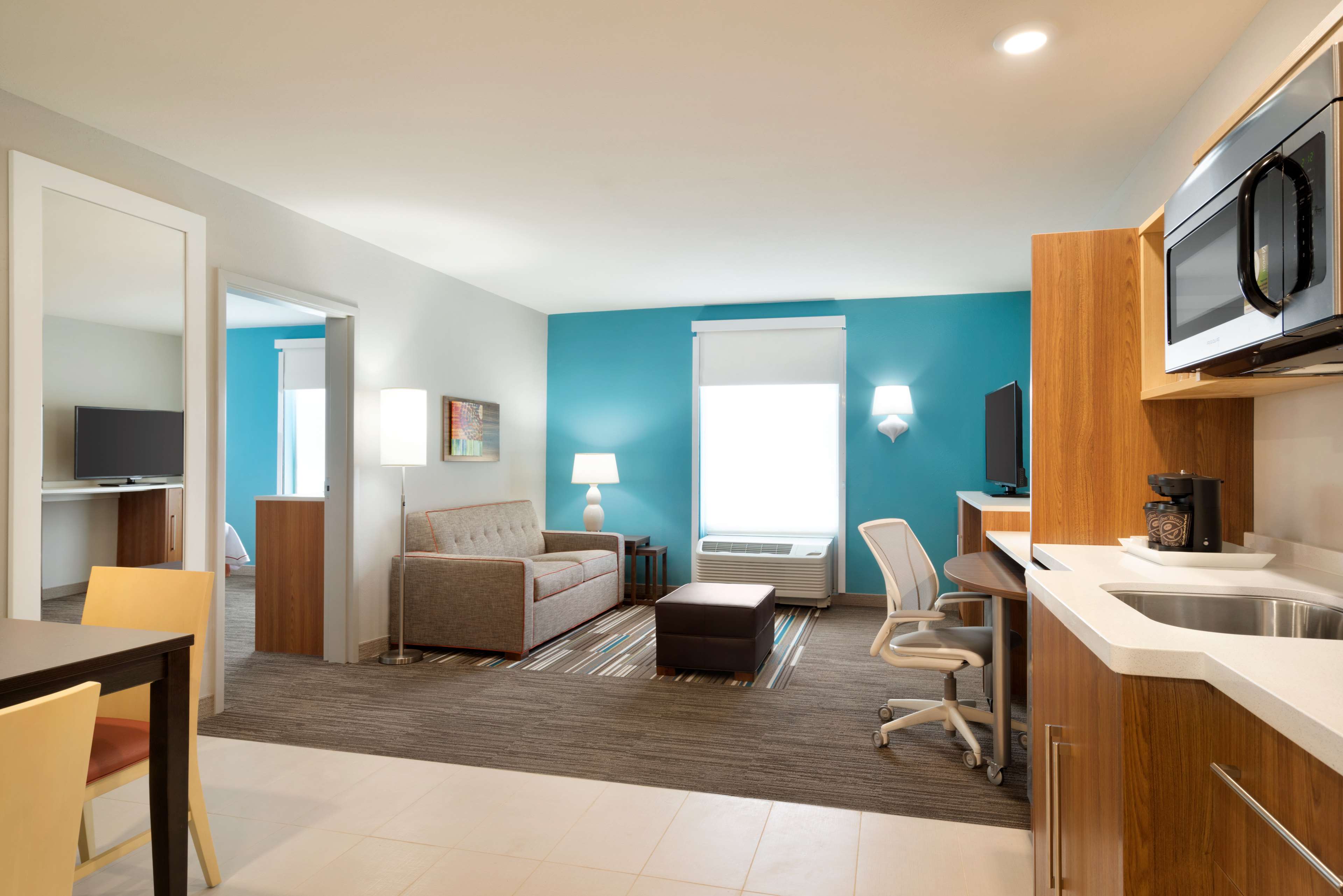 Home2 Suites by Hilton Roanoke Room Type - 1 QUEEN- 1 BDRM SUITE N S
