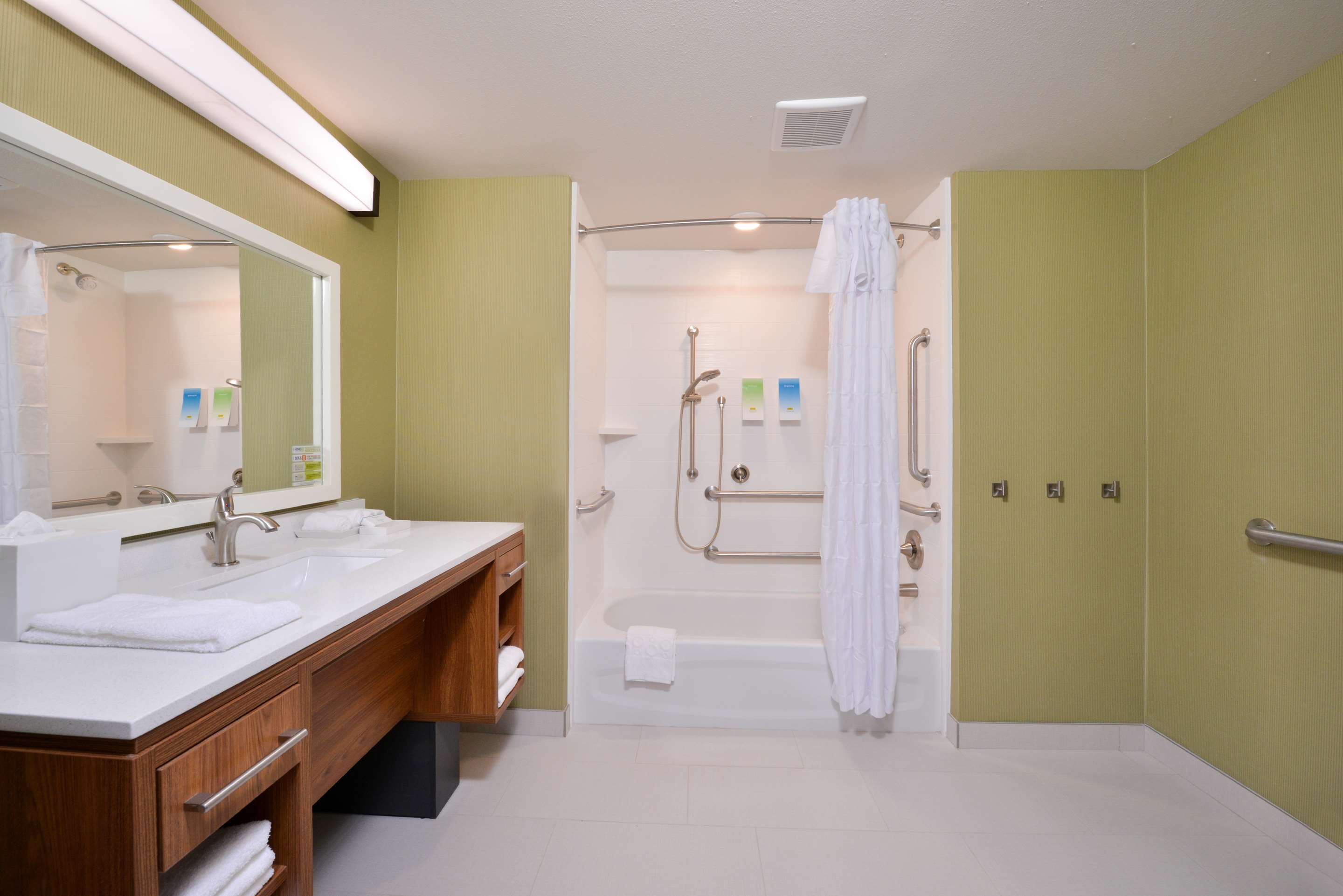 Guest room bath