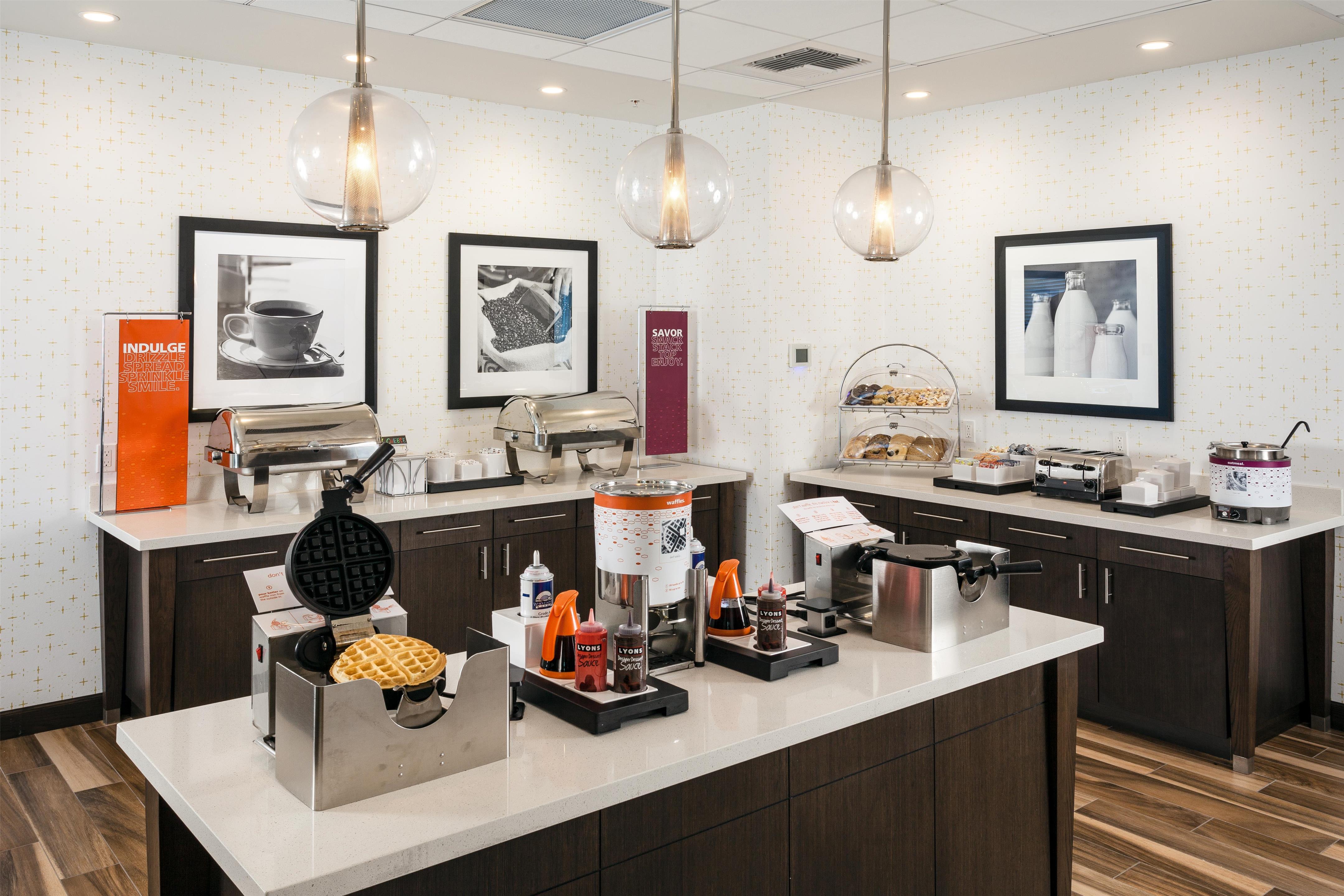 Restaurant | Hampton Inn & Suites by Hilton Seattle/Northgate