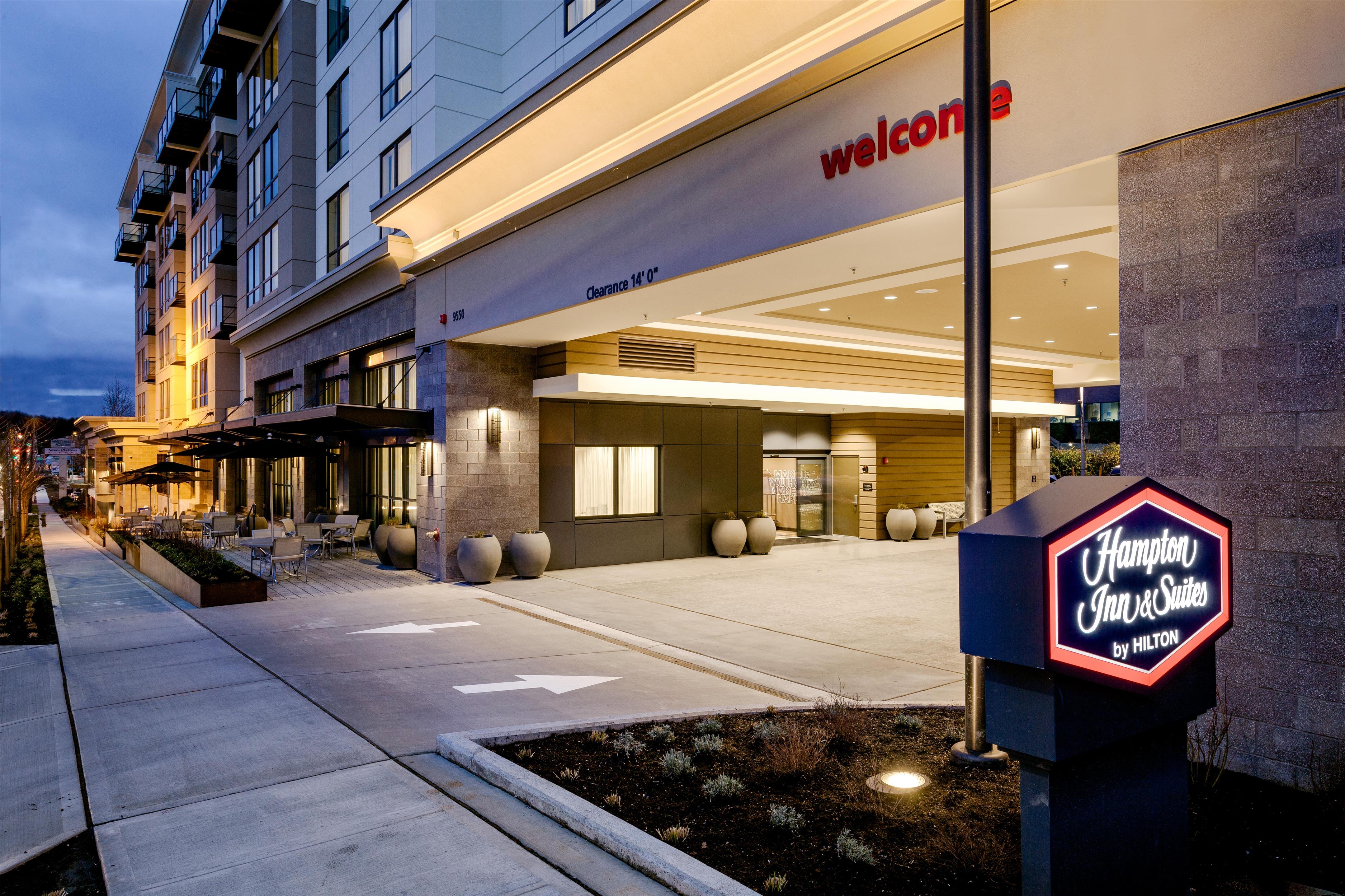 Exterior | Hampton Inn & Suites by Hilton Seattle/Northgate