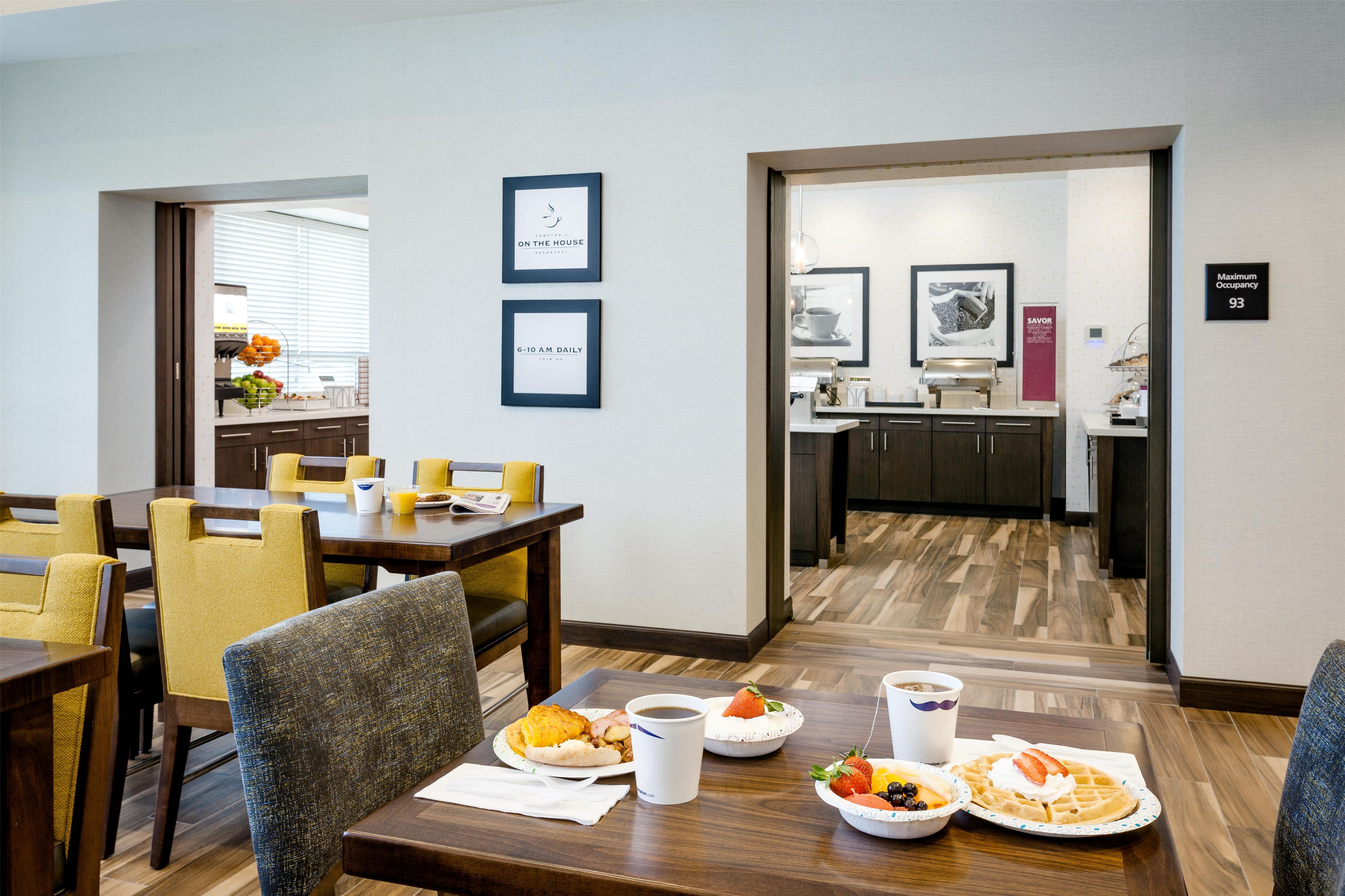 Restaurant | Hampton Inn & Suites by Hilton Seattle/Northgate