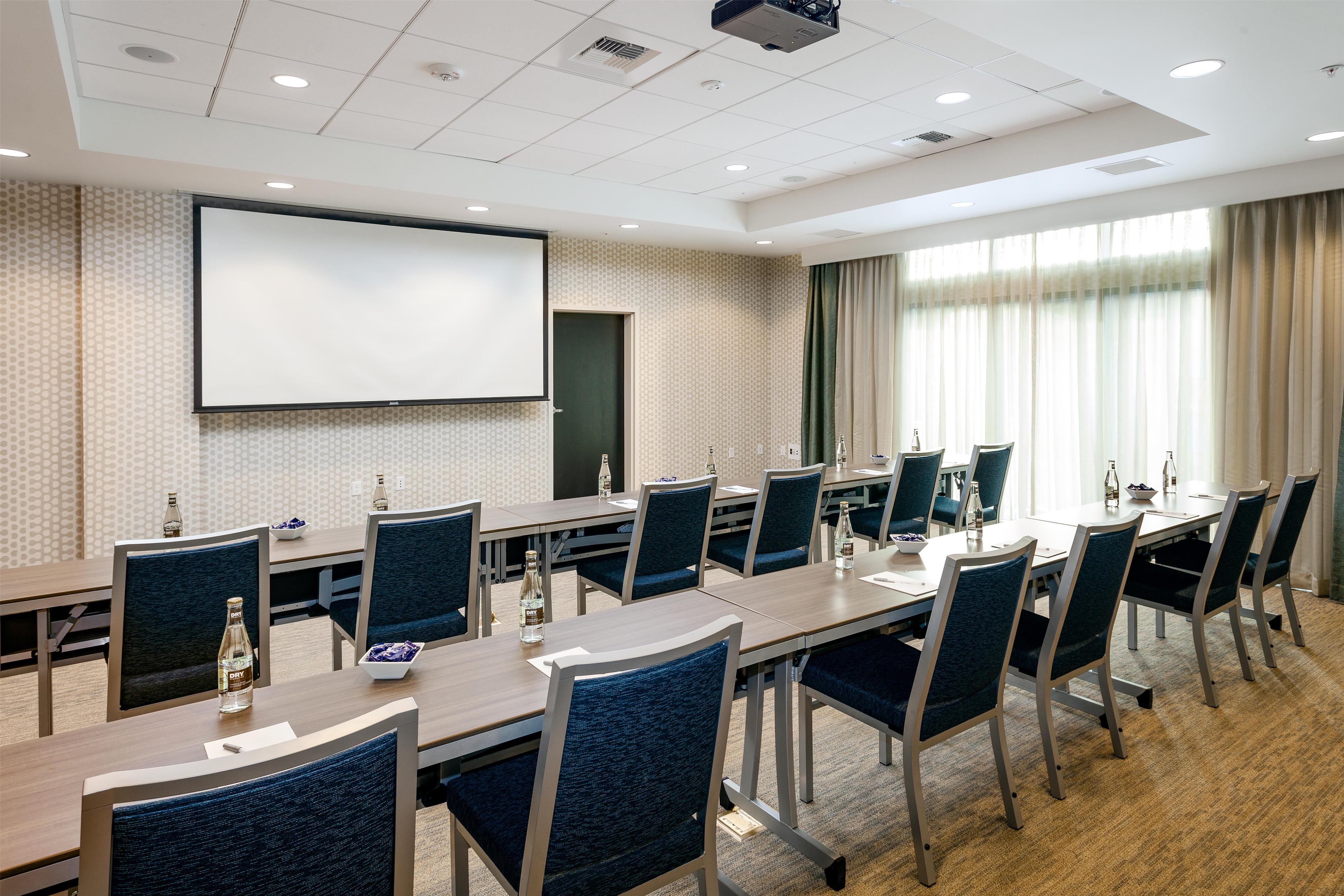 Meeting Room | Hampton Inn & Suites by Hilton Seattle/Northgate