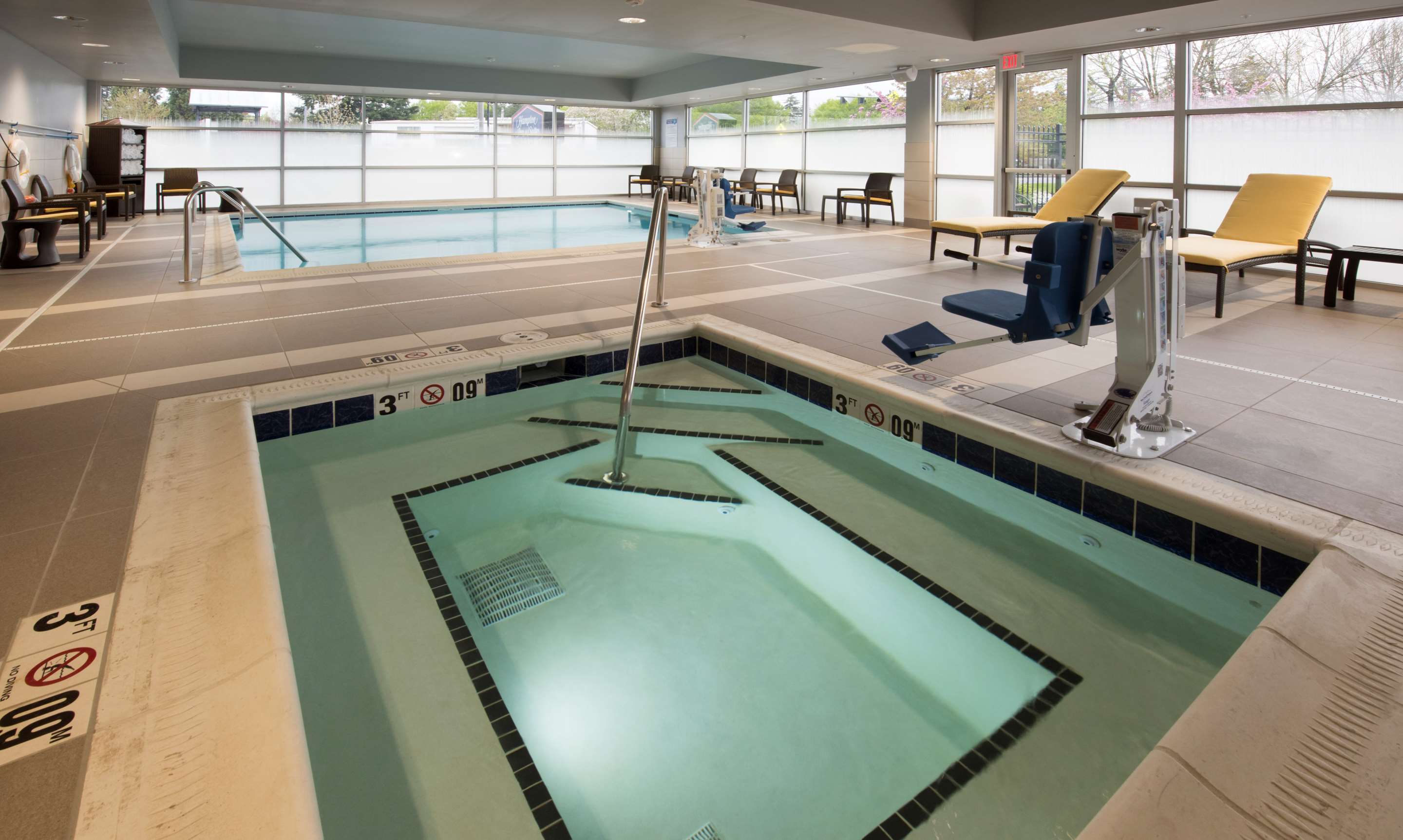 Pool | Hampton Inn & Suites Seattle/Redmond