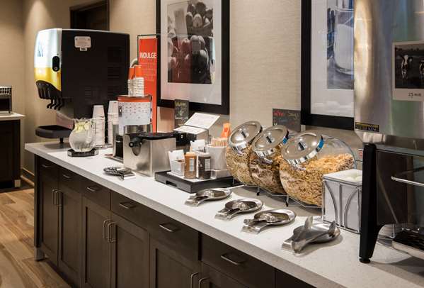 Restaurant - Hampton Inn & Suites Redmond