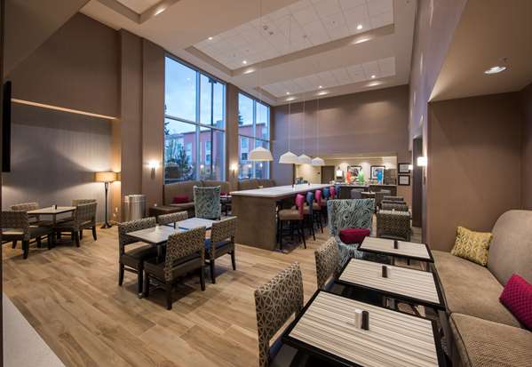 Restaurant - Hampton Inn & Suites Redmond