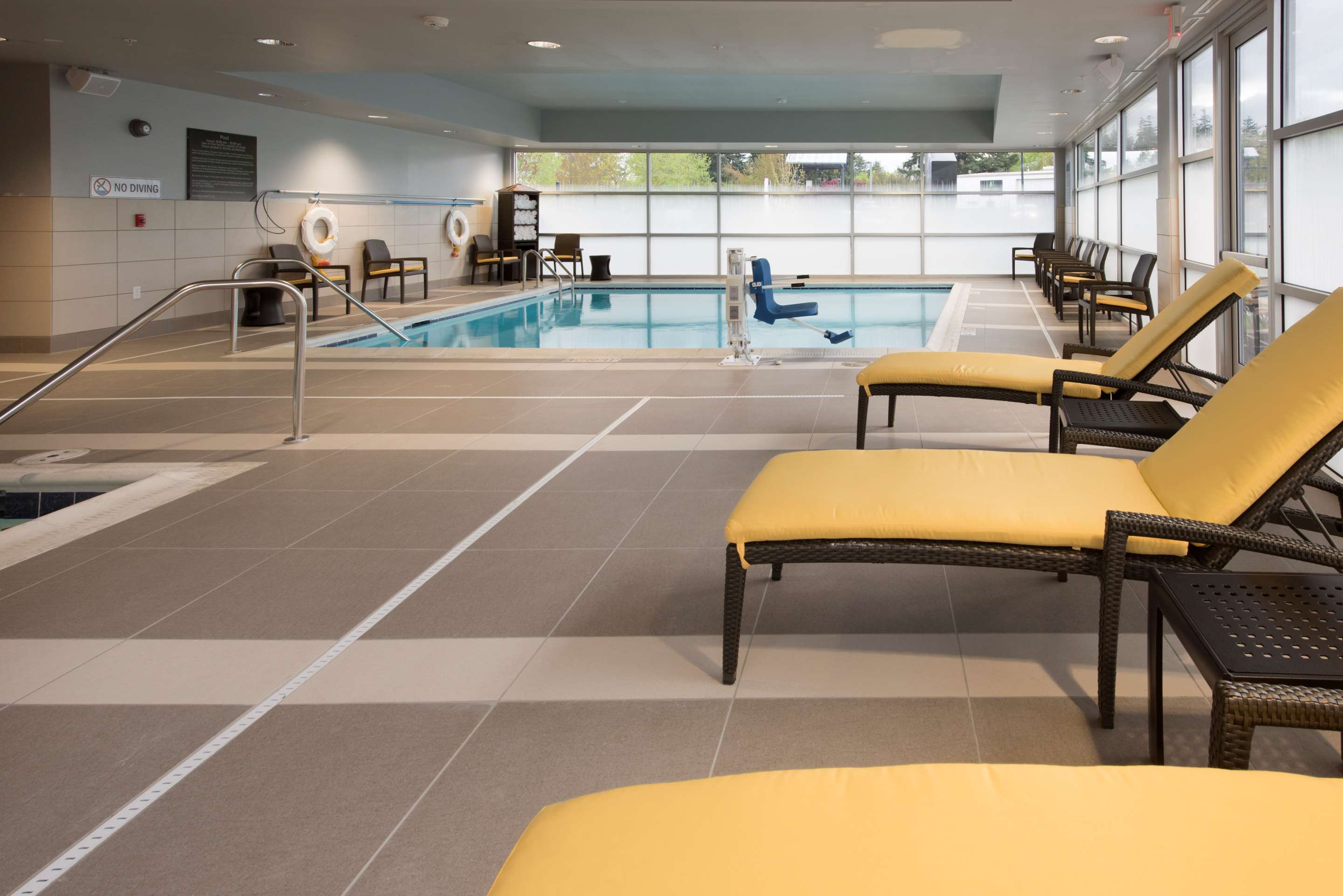 Pool | Hampton Inn & Suites Seattle/Redmond