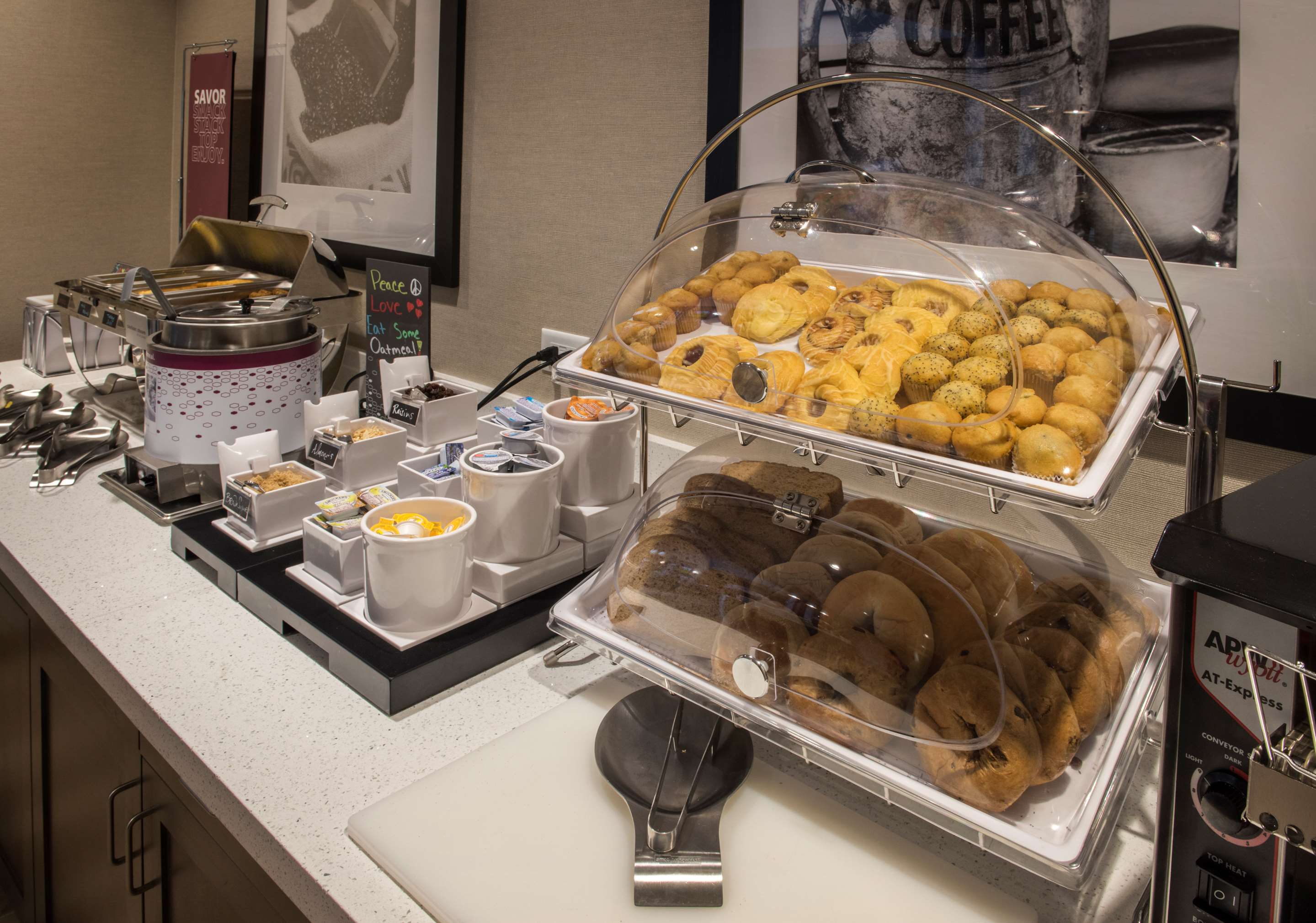 Restaurant | Hampton Inn & Suites Seattle/Redmond