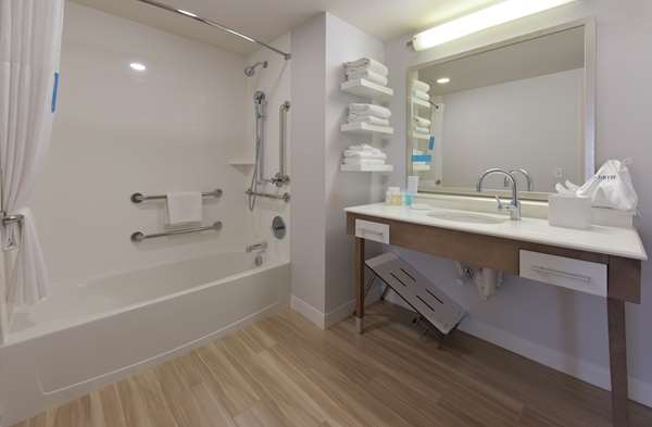  - Hampton Inn & Suites Redmond