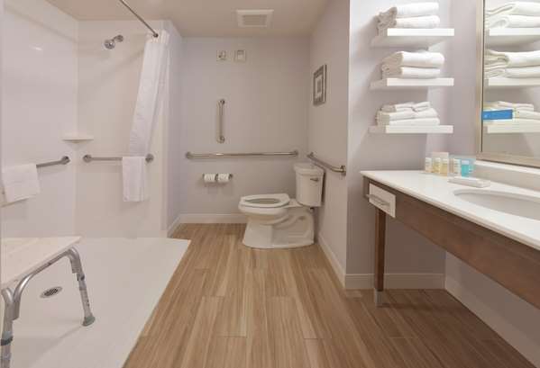  - Hampton Inn & Suites Redmond