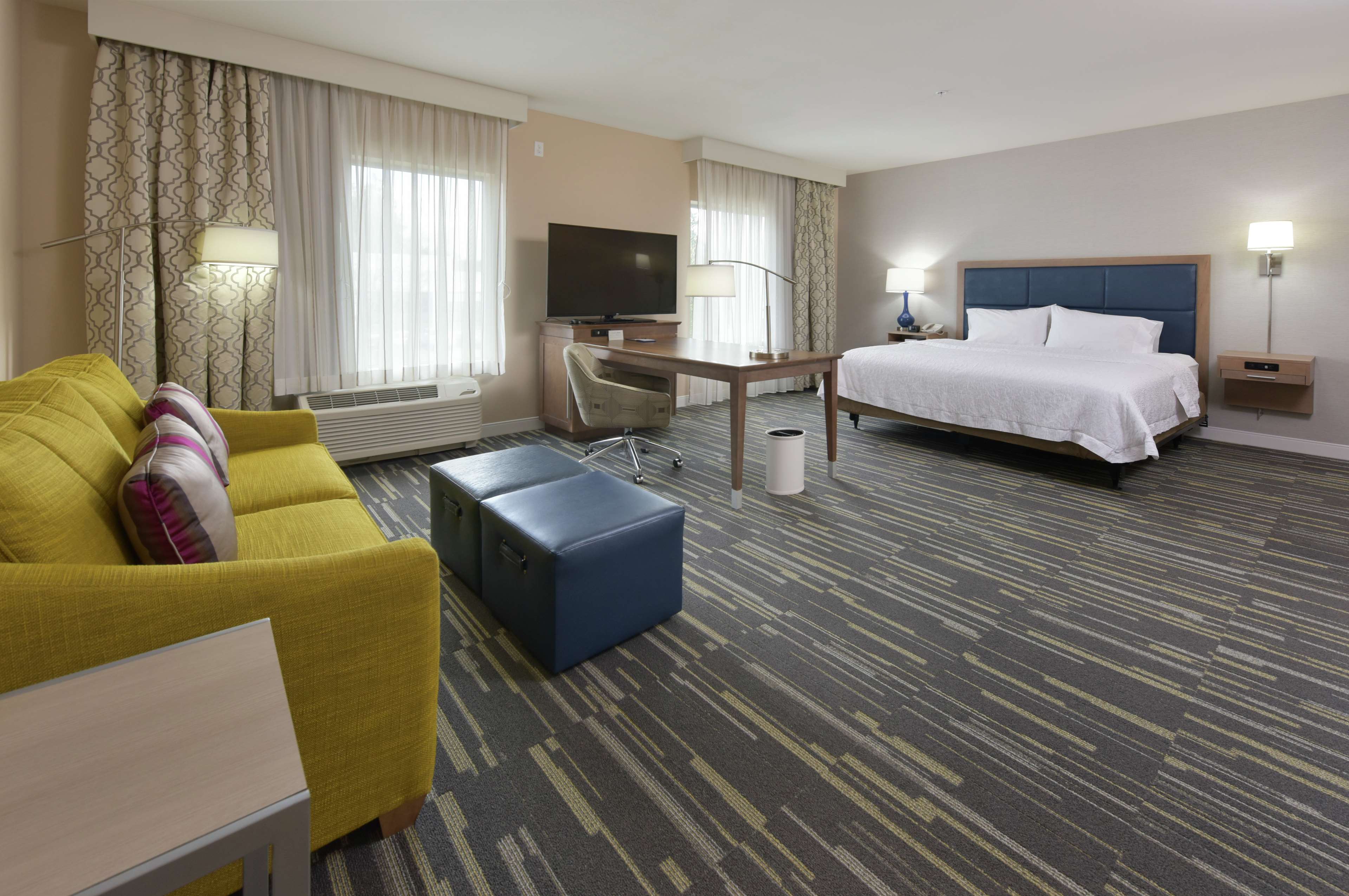 Hampton Inn & Suites by Hilton Seattle/Redmond Room Type - 1 KN ACC STUDIO W SOFA BED