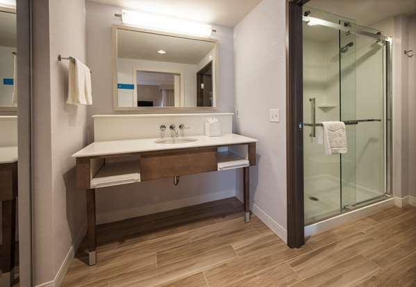  - Hampton Inn & Suites Redmond