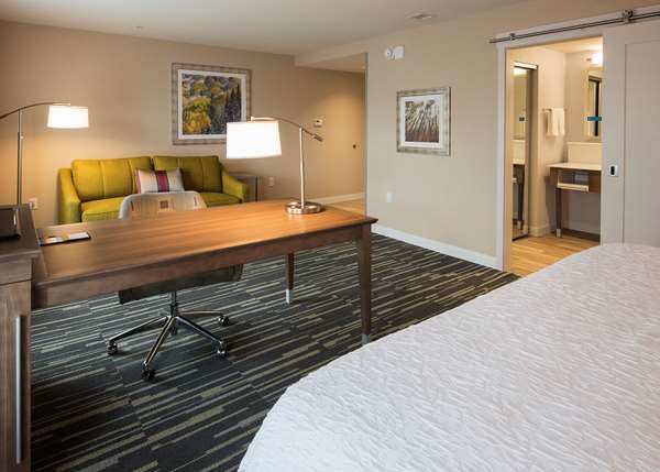  - Hampton Inn & Suites Redmond
