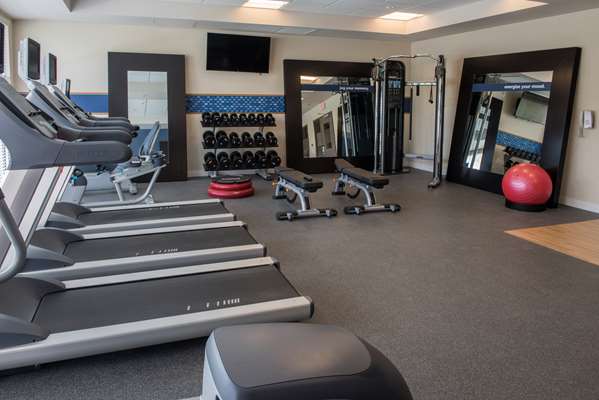 Fitness/ Exercise Room - Hampton Inn & Suites Redmond
