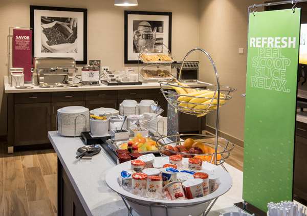 Restaurant - Hampton Inn & Suites Redmond