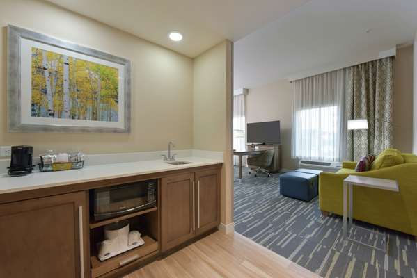  - Hampton Inn & Suites Redmond