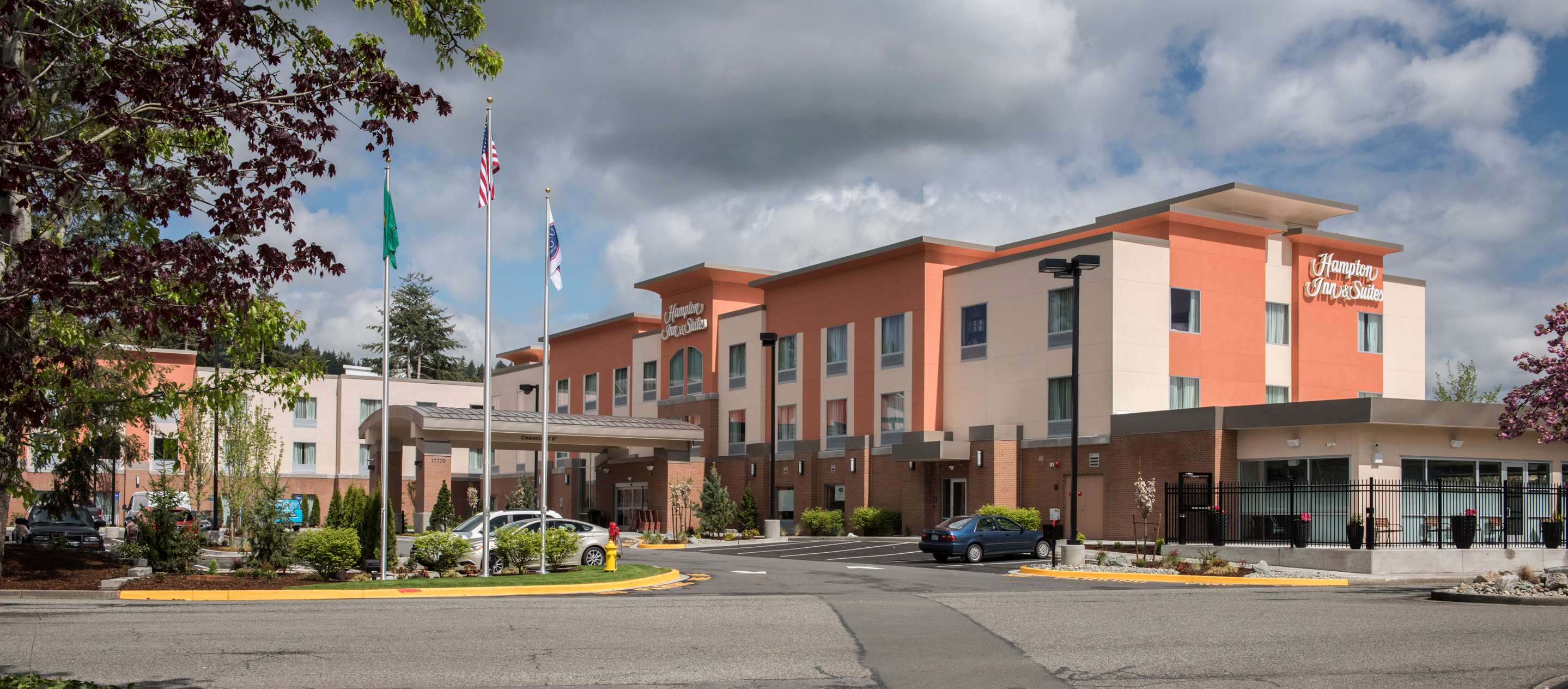 Exterior | Hampton Inn & Suites Seattle/Redmond