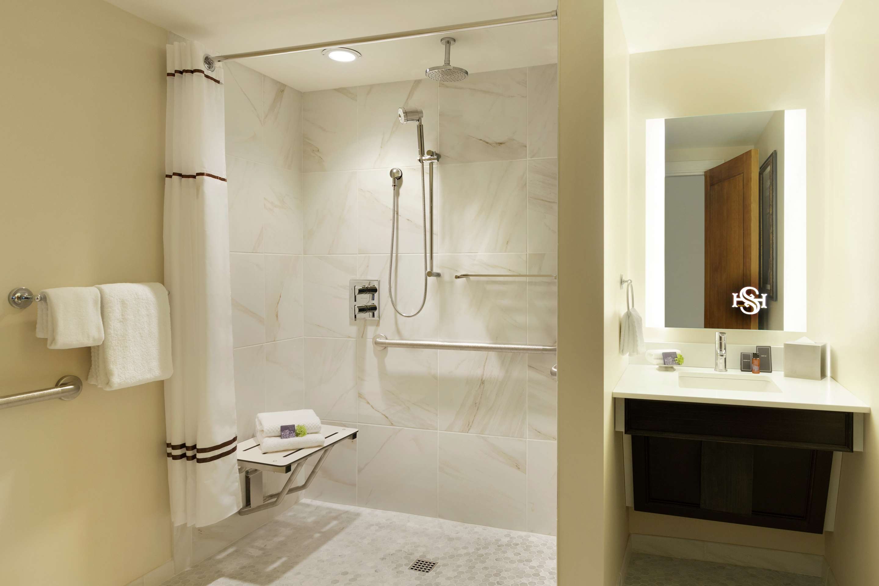 Guest room bath