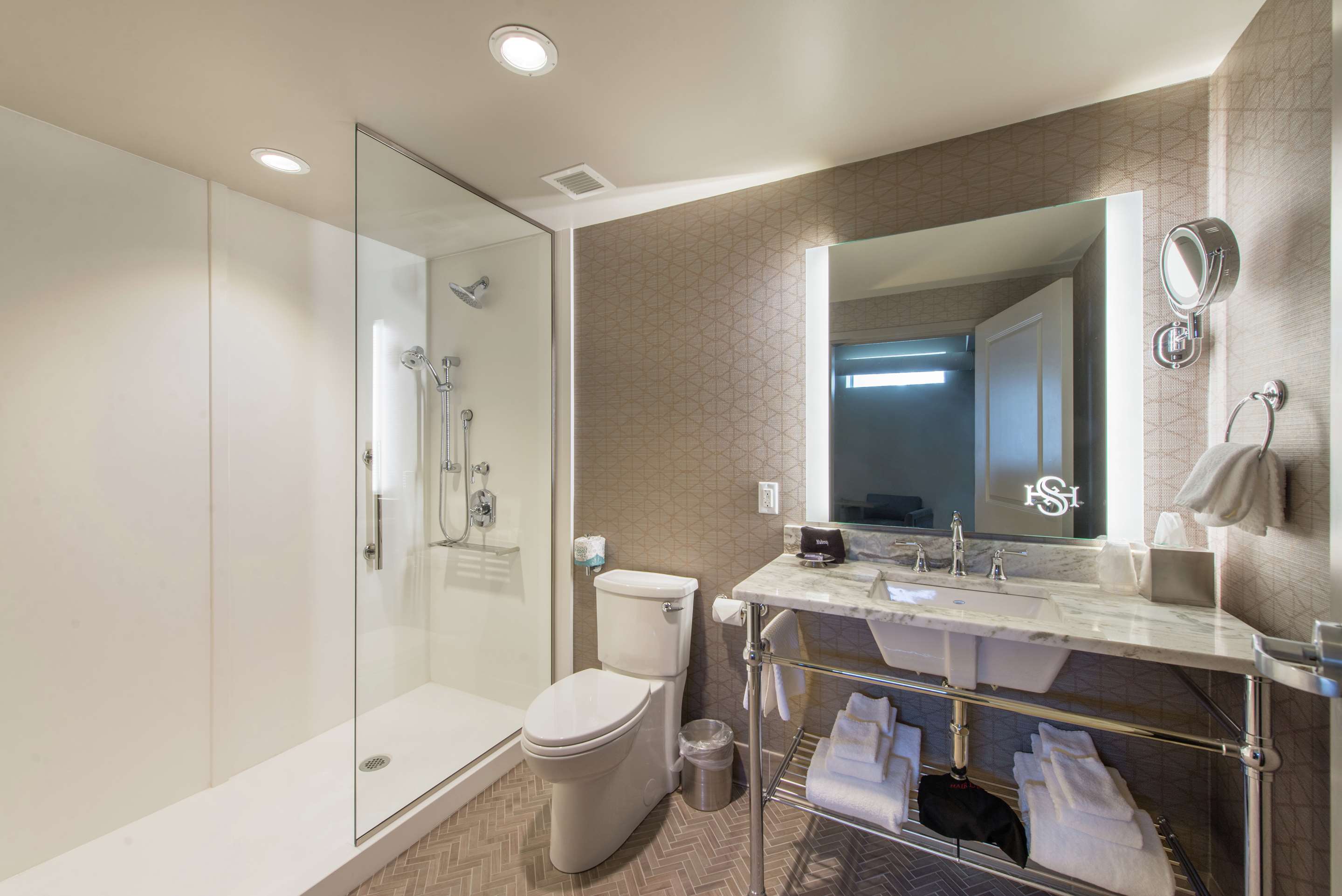 Guest room bath