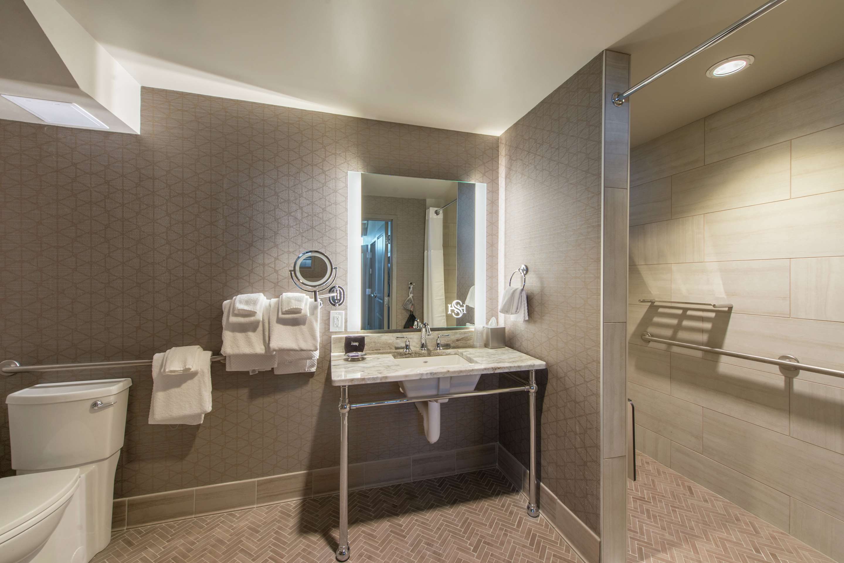Guest room bath