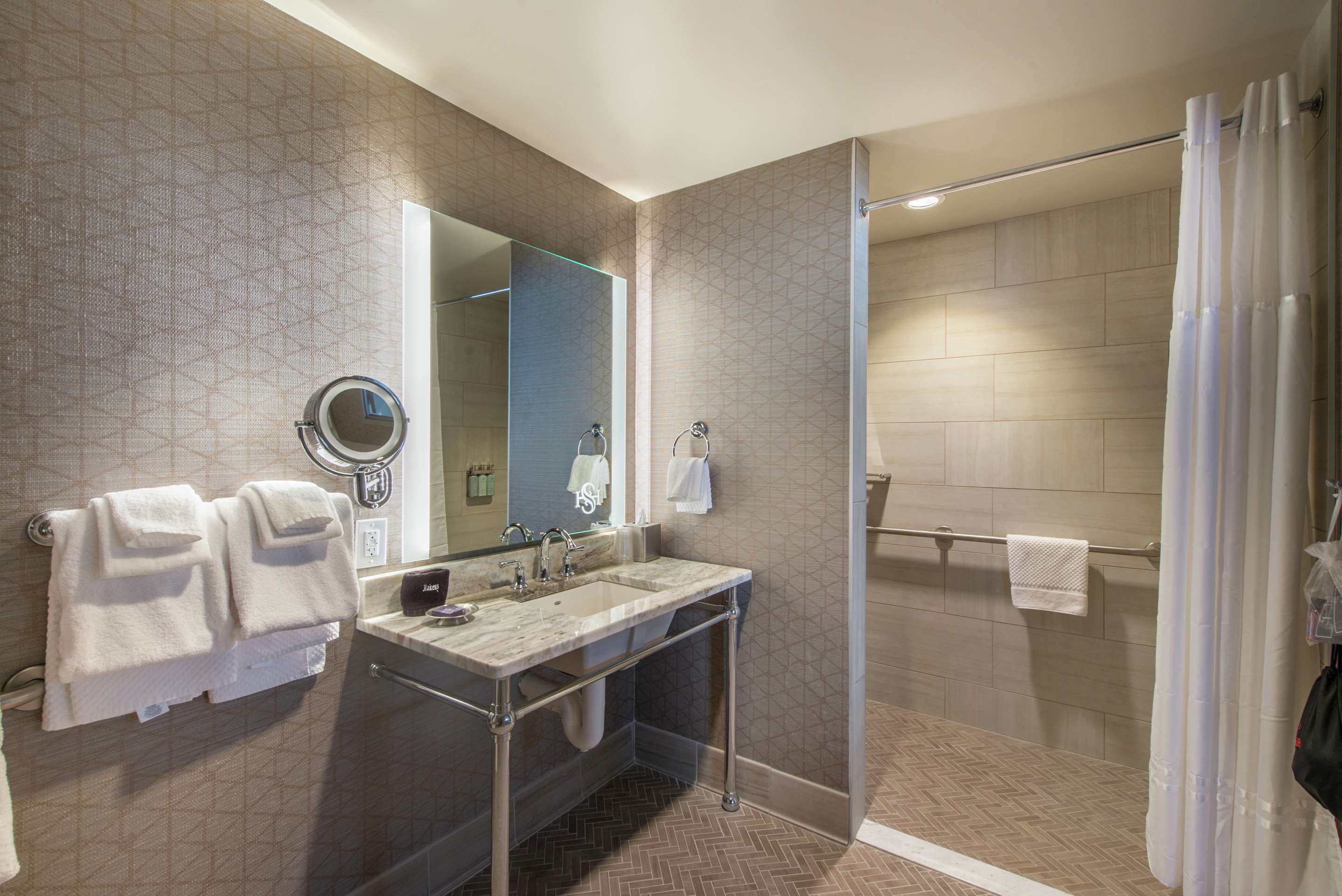 Guest room bath