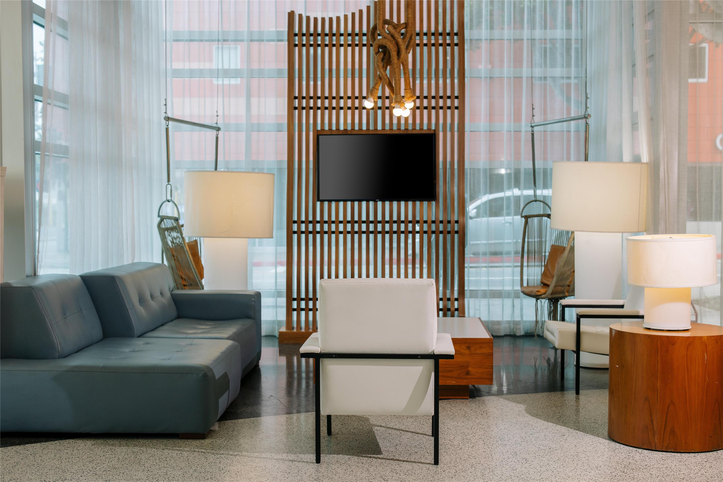 Lobby | Hampton Inn & Suites Santa Monica