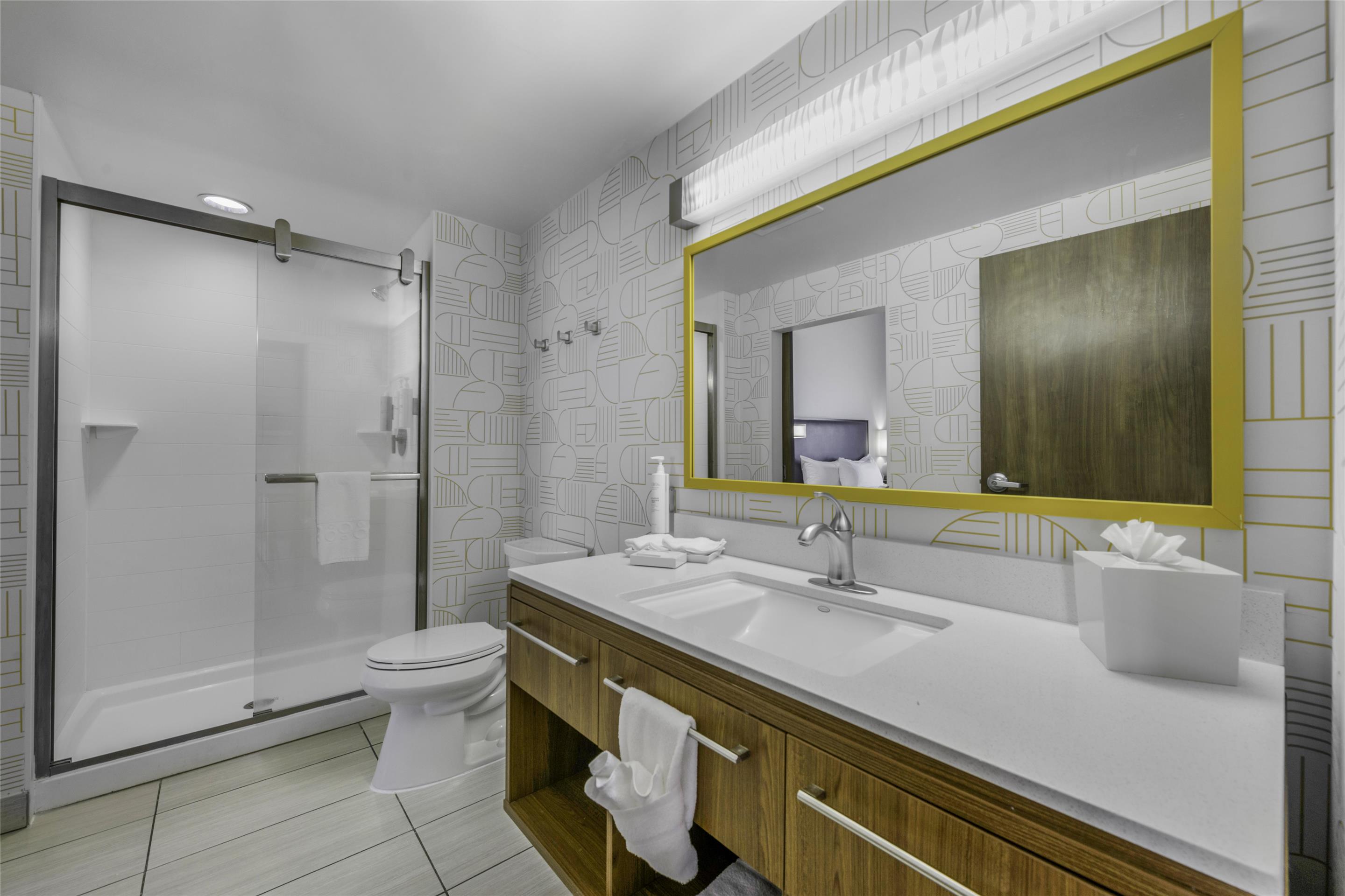 Guest room bath