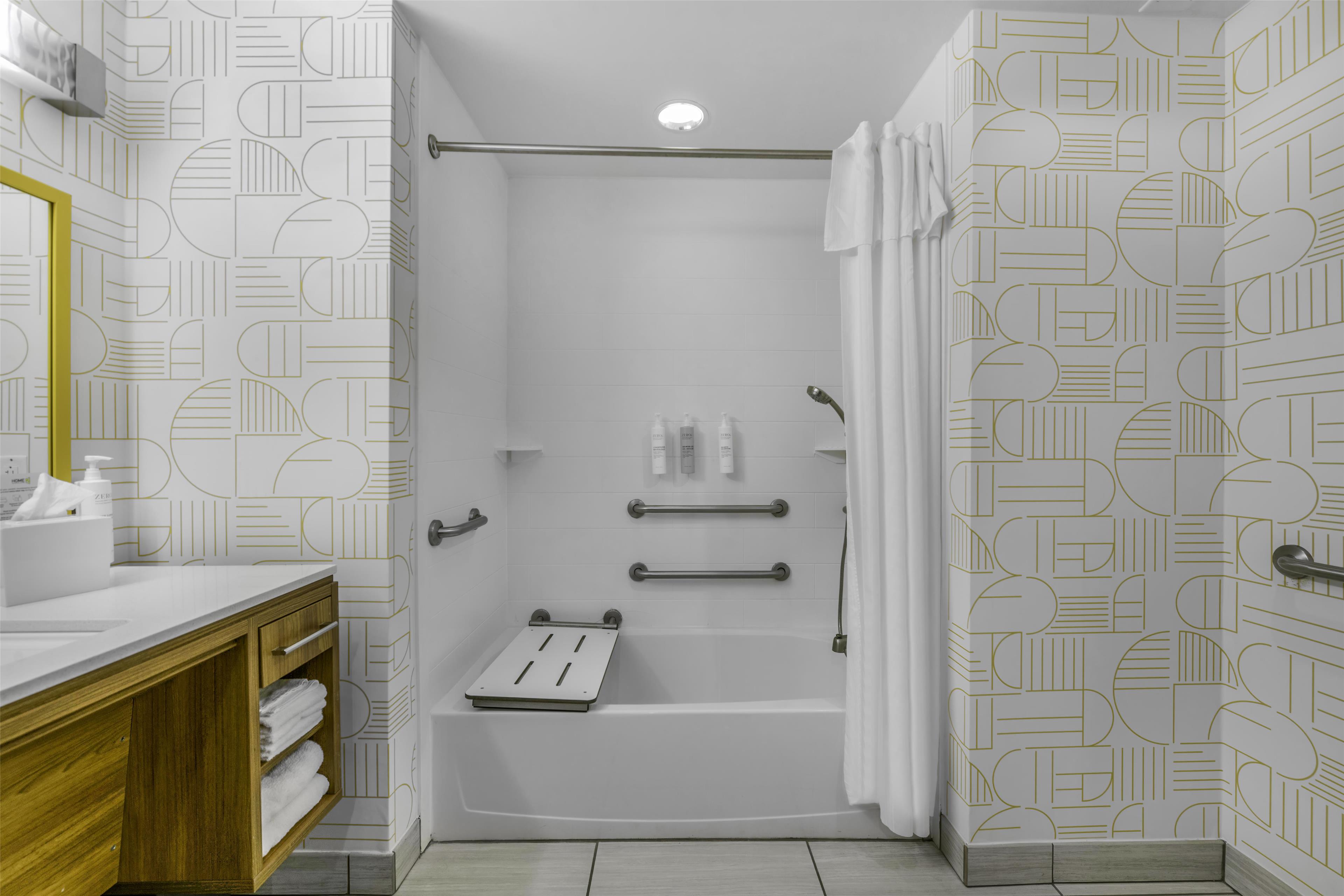 Home2 Suites by Hilton St. Simon's Island Room Type - 2QN MOB HR ACC TUB STUDIO