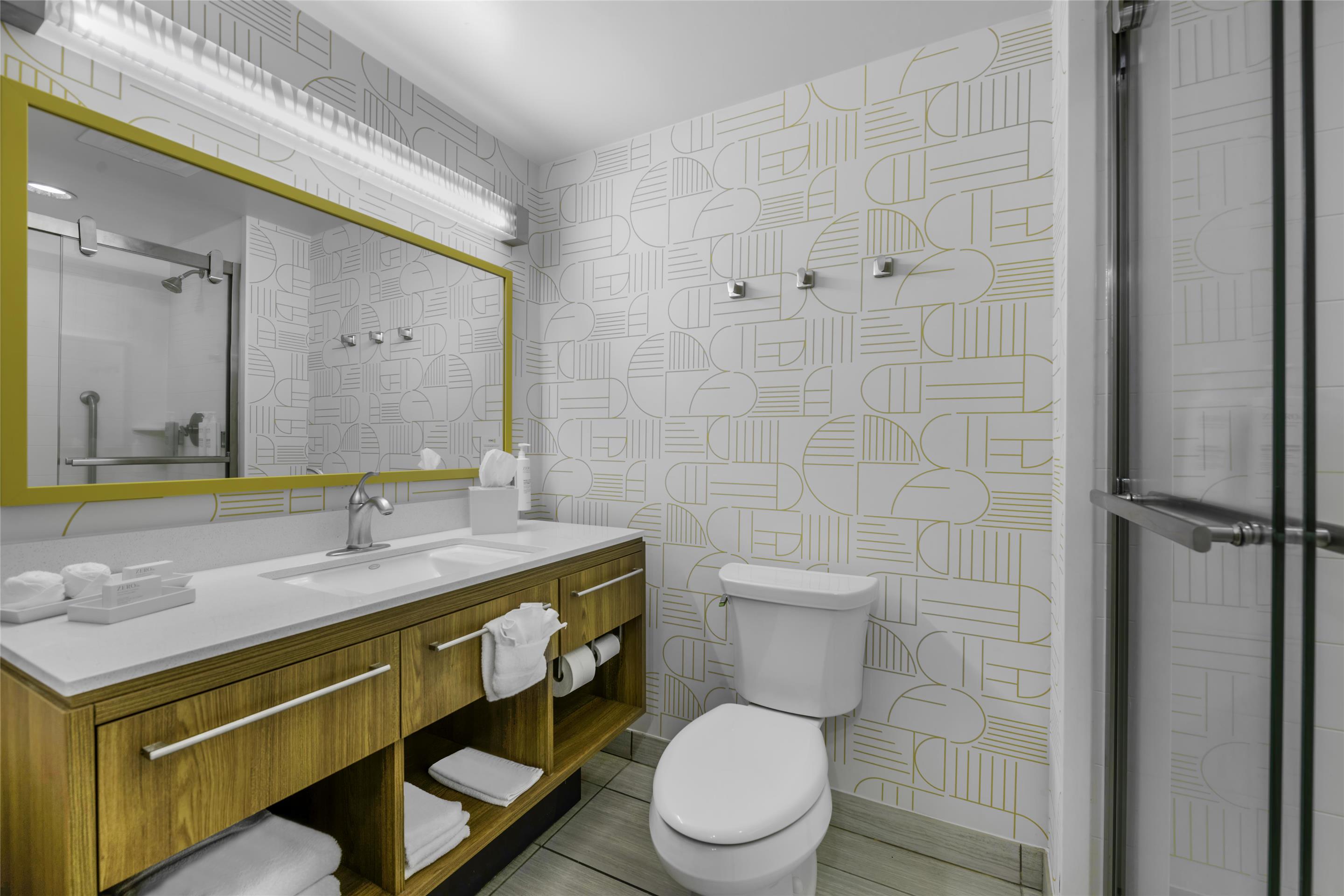 Guest room bath