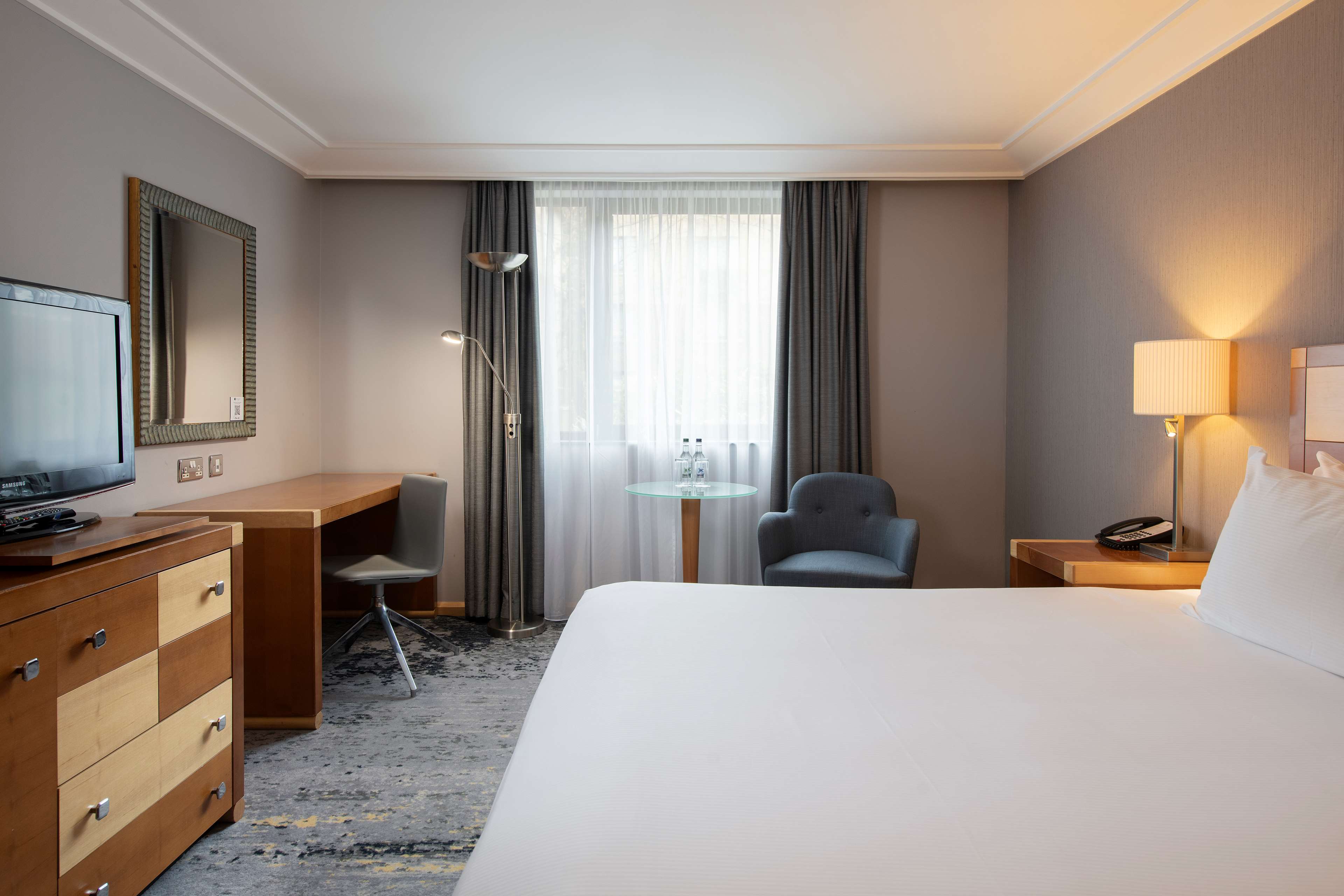 DoubleTree by Hilton Swindon Room Type - KING HILTON GUEST ROOM
