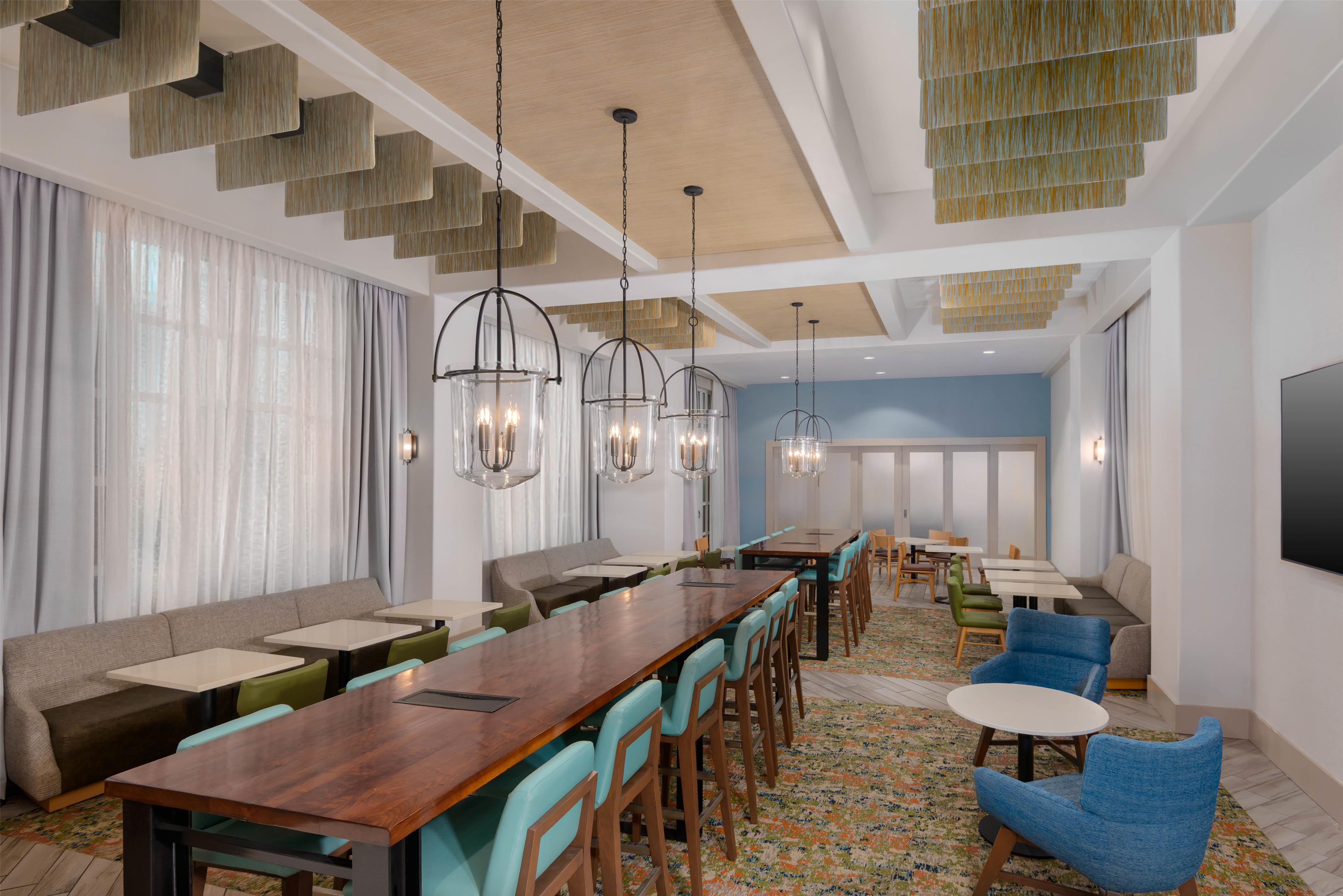 Breakfast Area | Hampton Inn & Suites Tampa Airport Avion Park Westshore