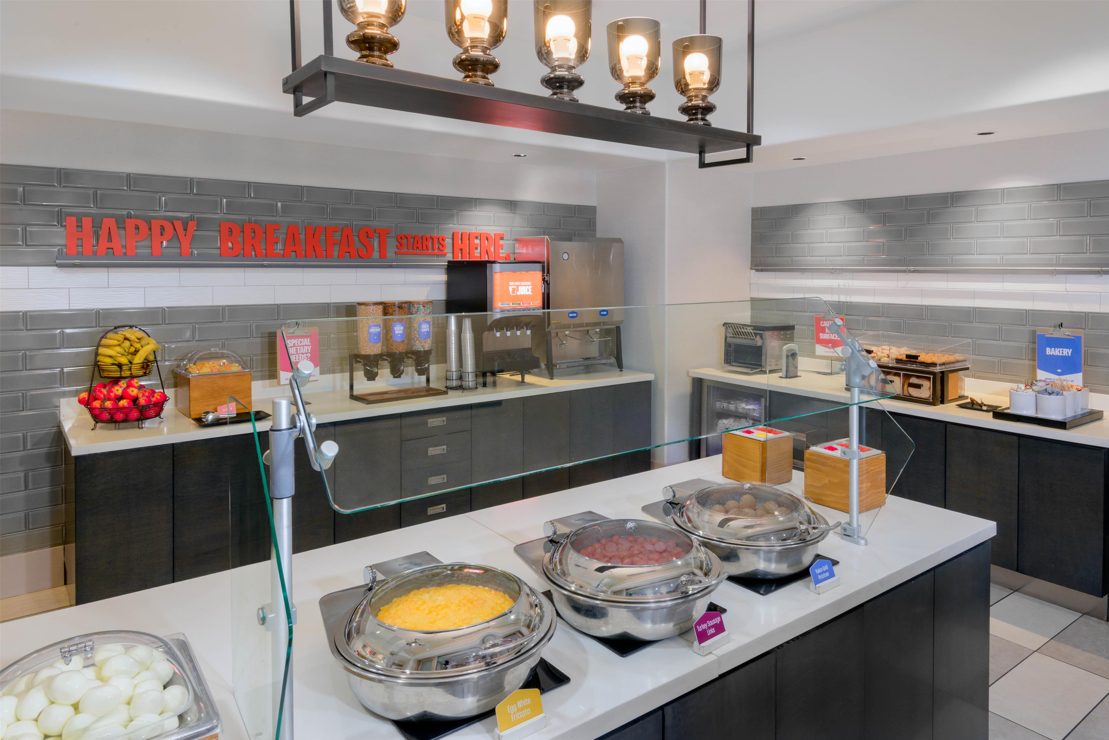 Breakfast Area | Hampton Inn & Suites Tampa Airport Avion Park Westshore