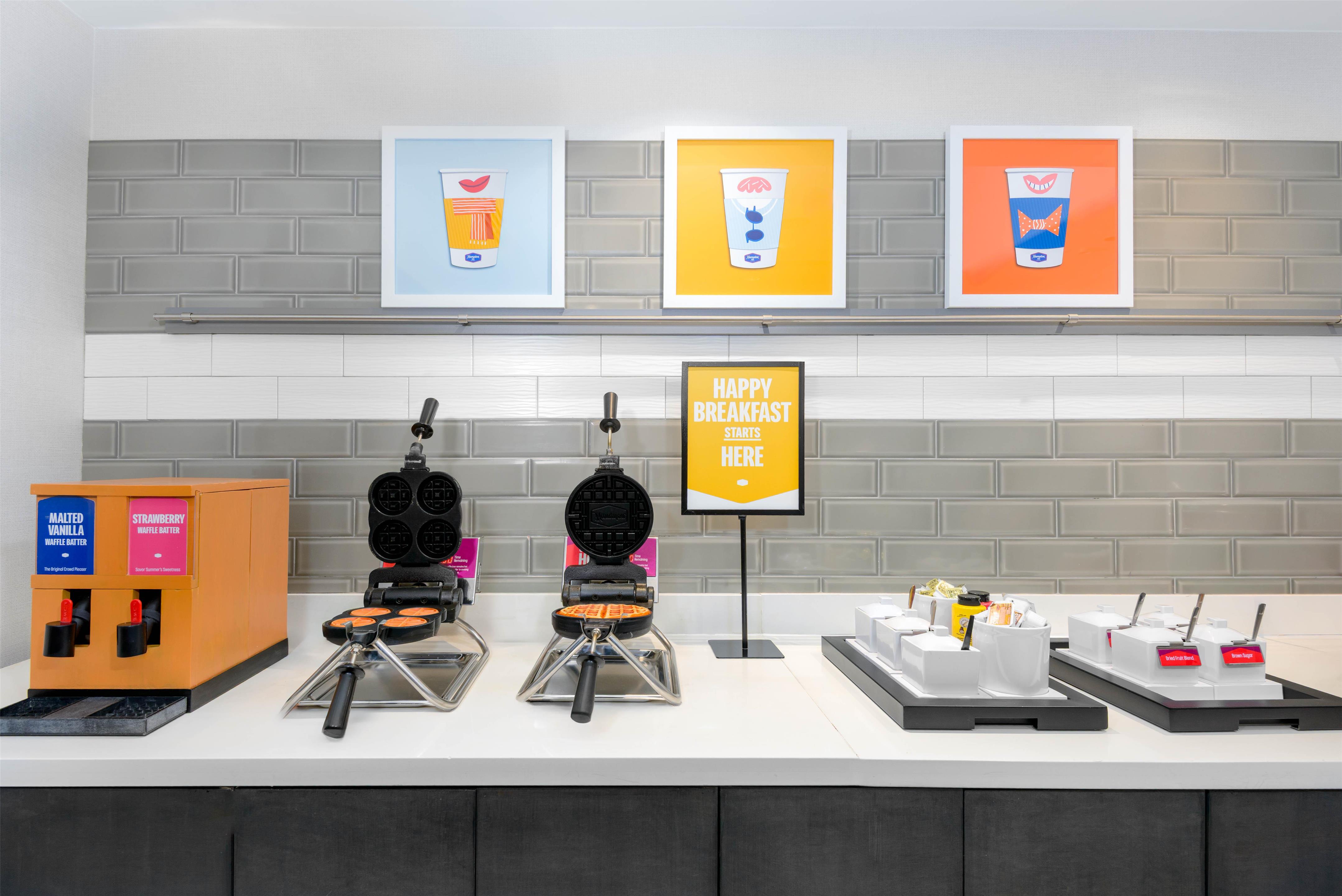 Breakfast Area | Hampton Inn & Suites Tampa Airport Avion Park Westshore