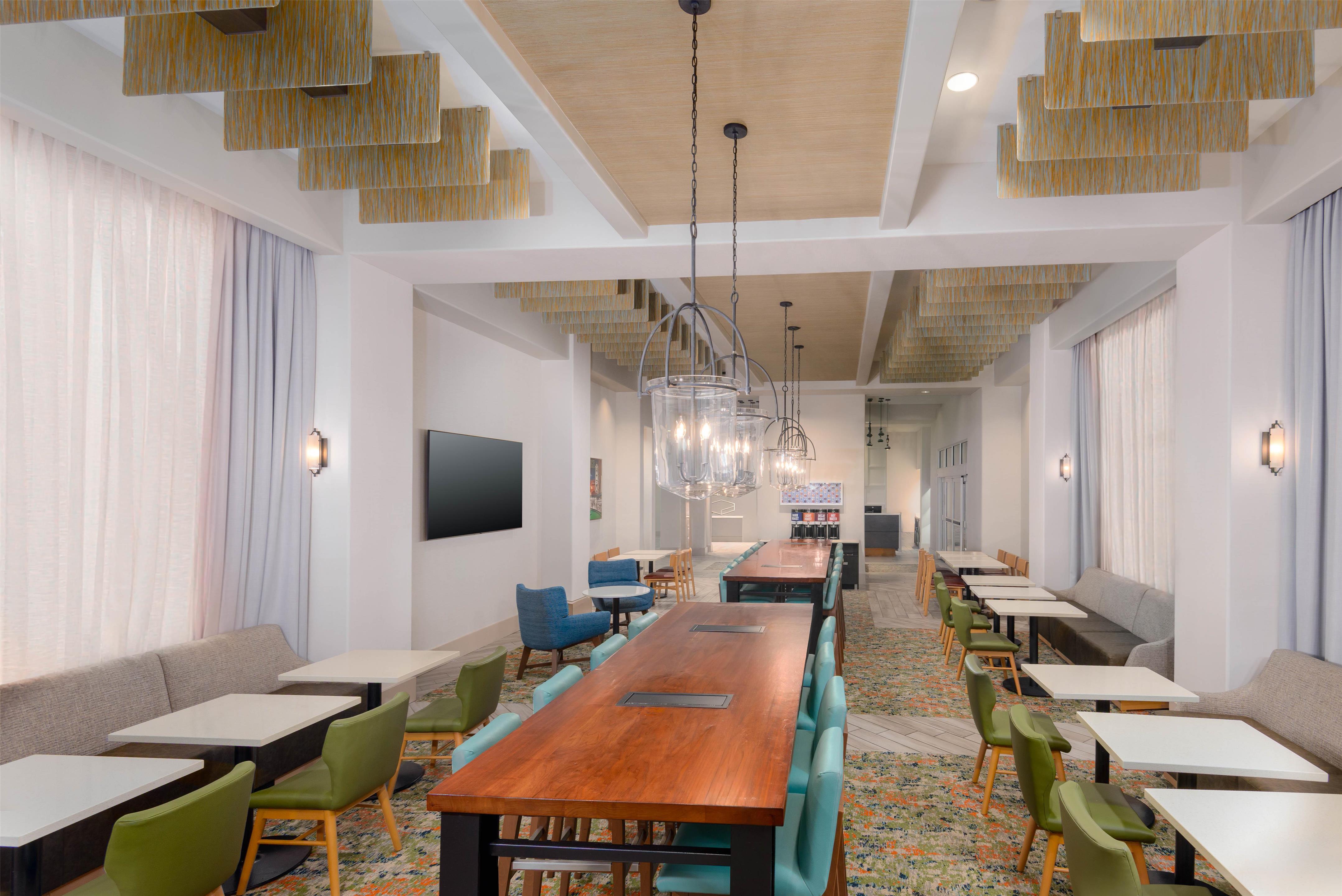 Breakfast Area | Hampton Inn & Suites Tampa Airport Avion Park Westshore
