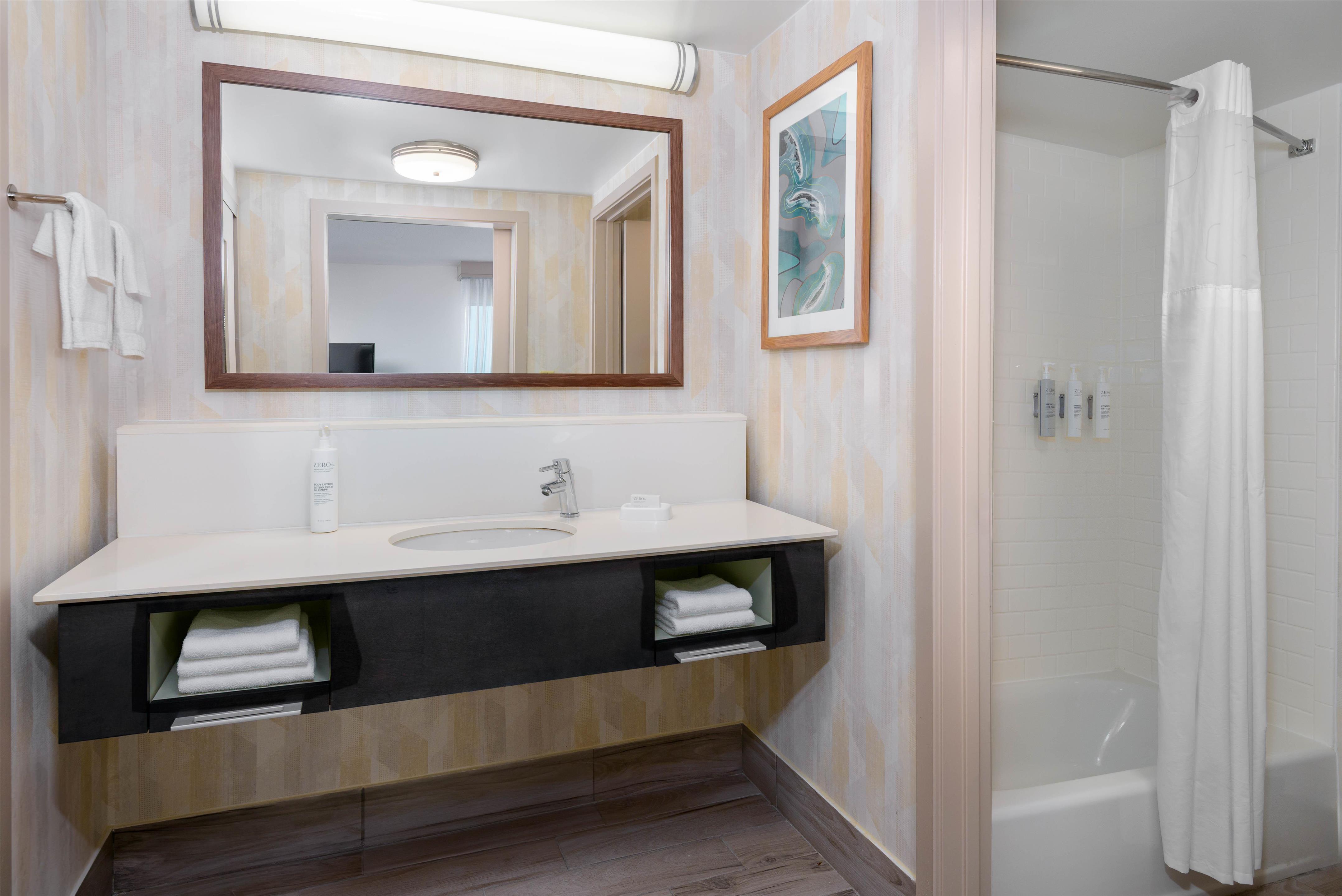 Guest room bath