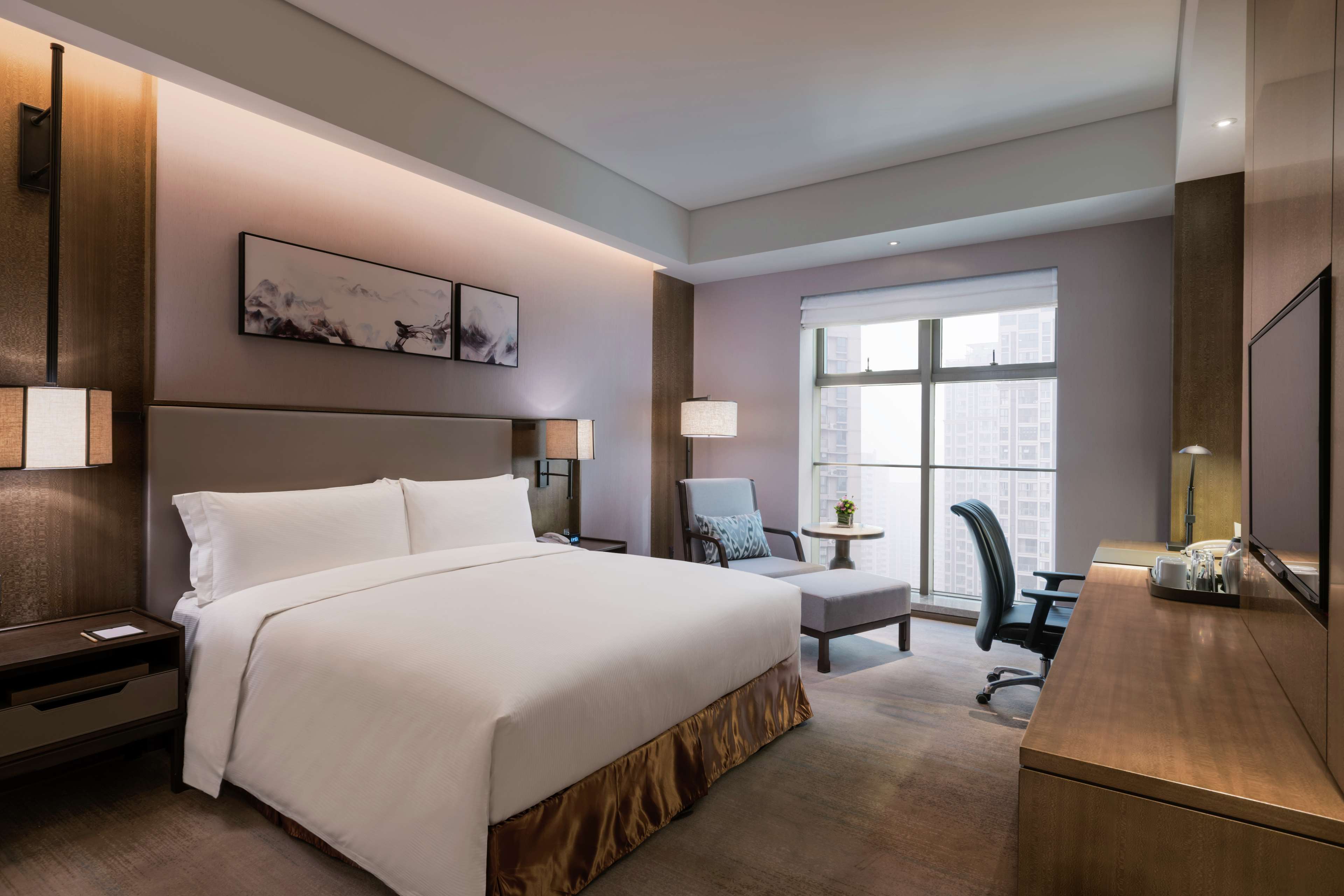 DoubleTree by Hilton Hotel Shiyan Room Type - KING SUPERIOR ROOM