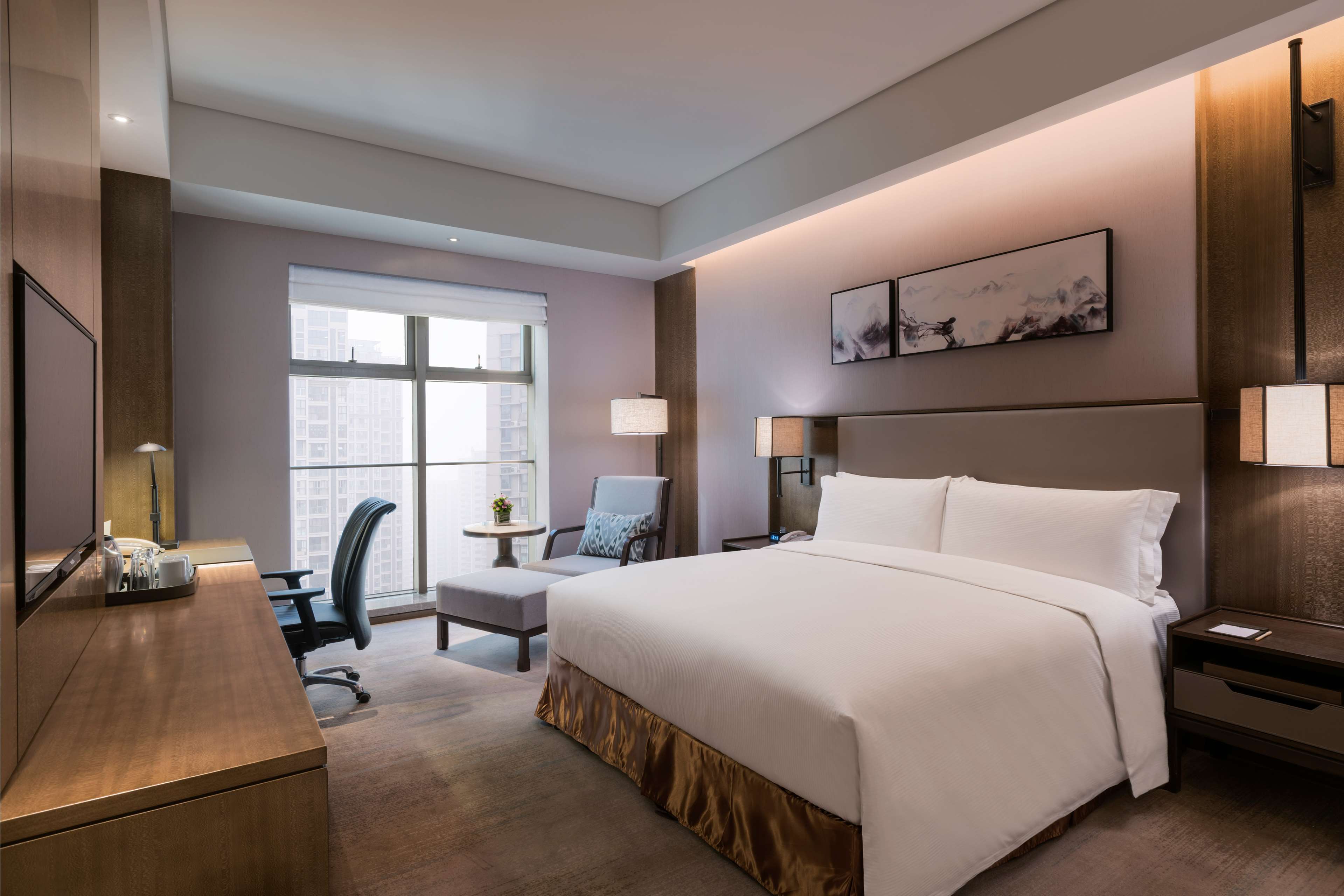DoubleTree by Hilton Hotel Shiyan Room Type - KING EXECUTIVE ROOM