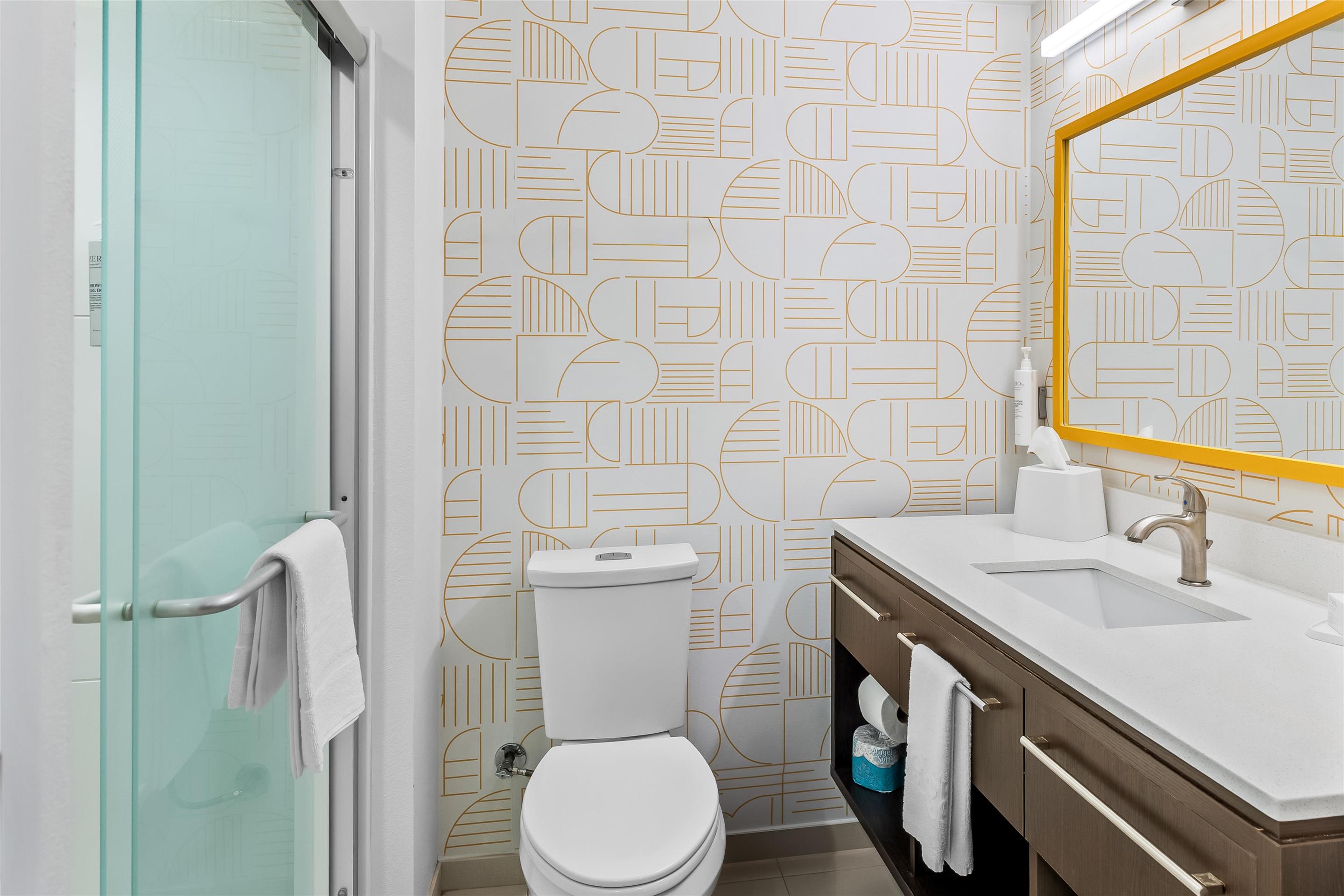 Guest room bath
