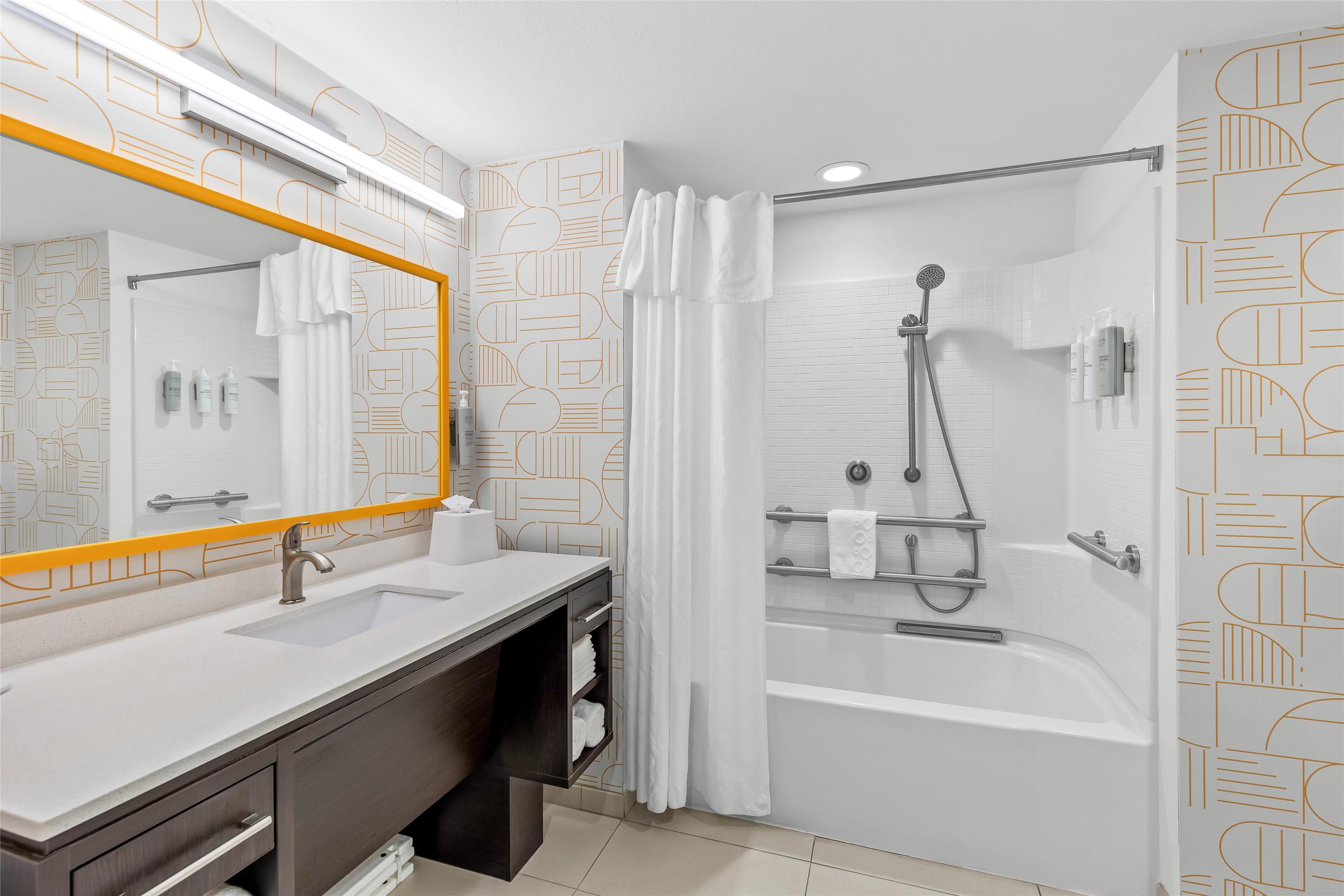 Guest room bath