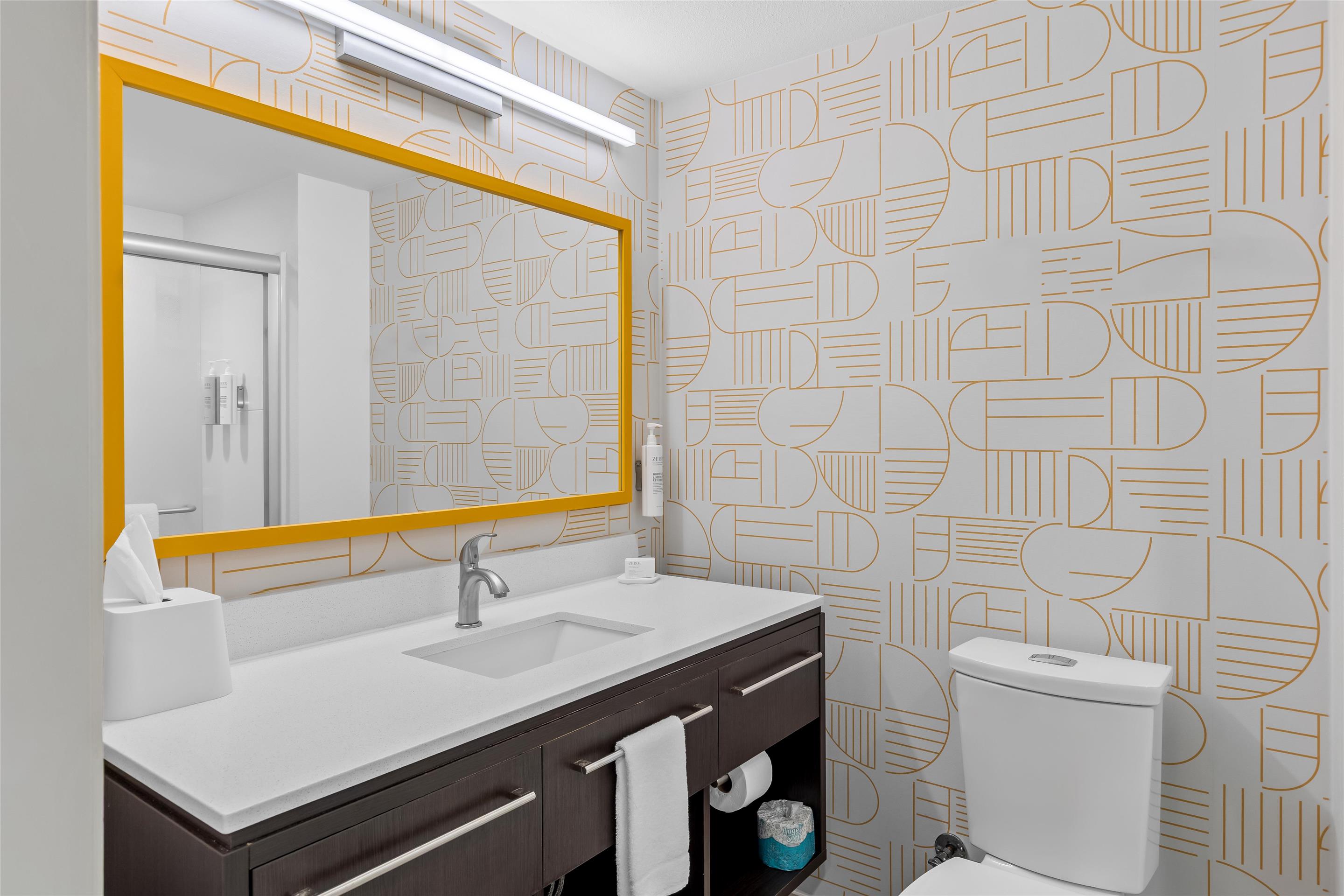 Guest room bath
