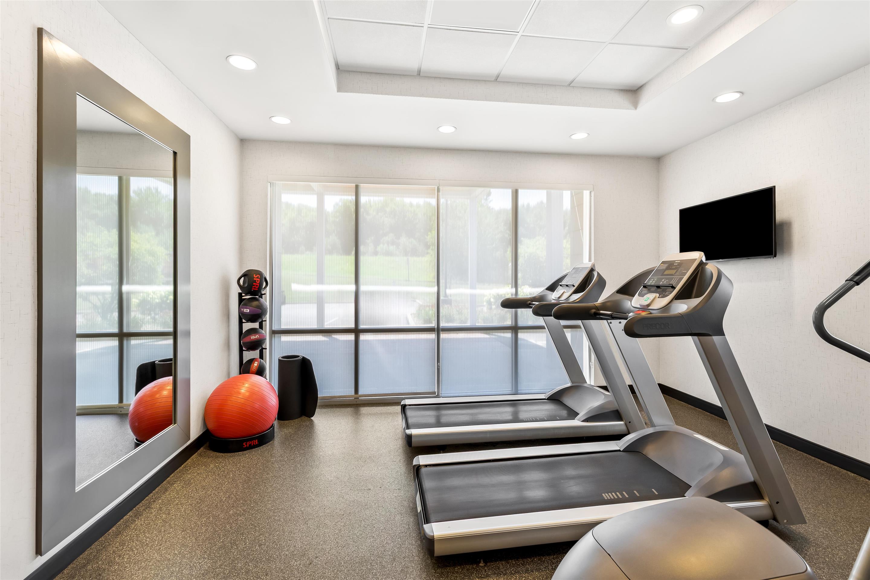 Health club fitness center gym | Home2 Suites By Hilton Youngstown West - Austintown