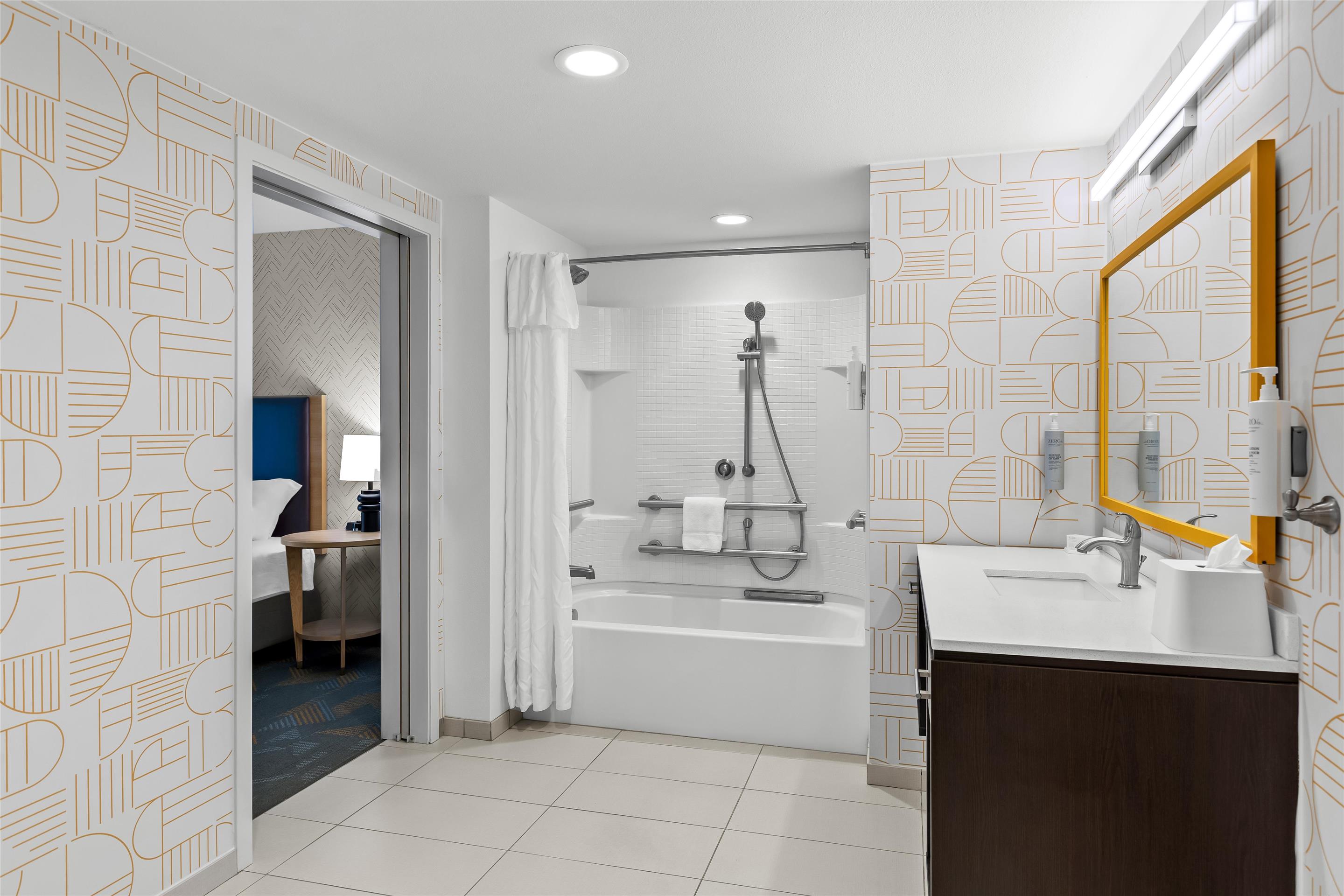 Guest room bath