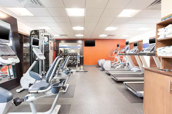 Fitness/ Exercise Room - Hampton Inn & Suites Niles